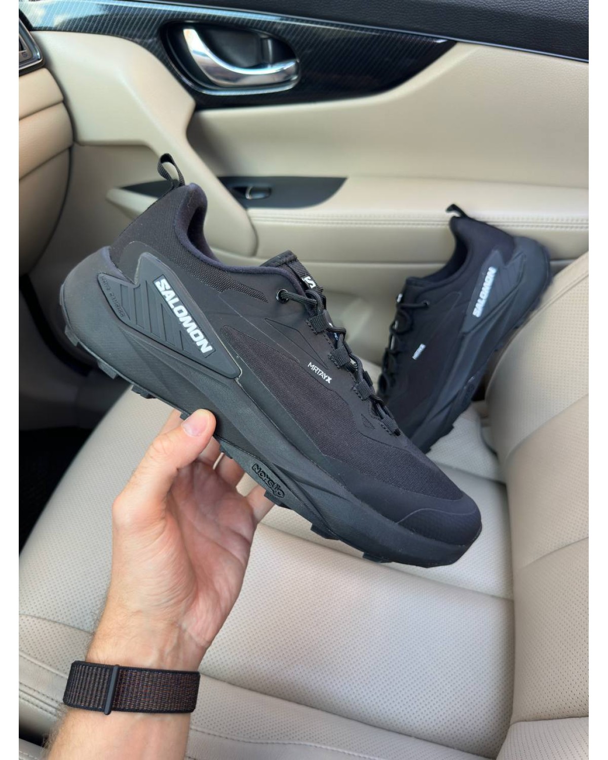 Salomon Genesis Gore-Tex Black