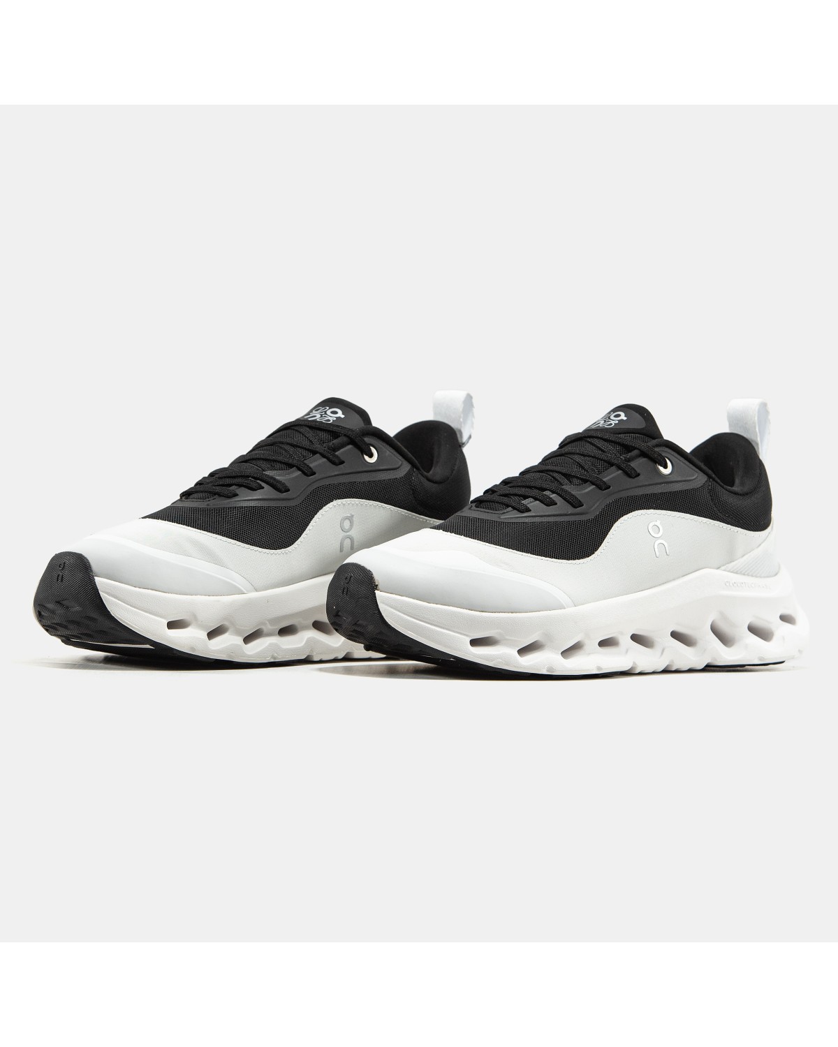 ON Cloudtilt x Loewe