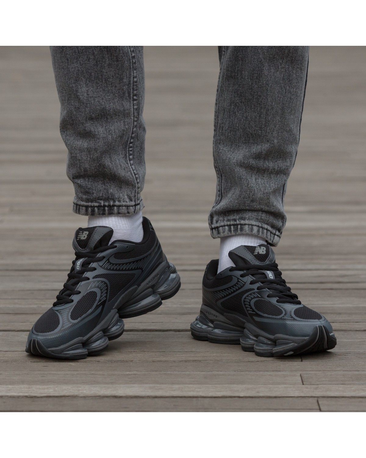 New Balance 2000 Black Grey