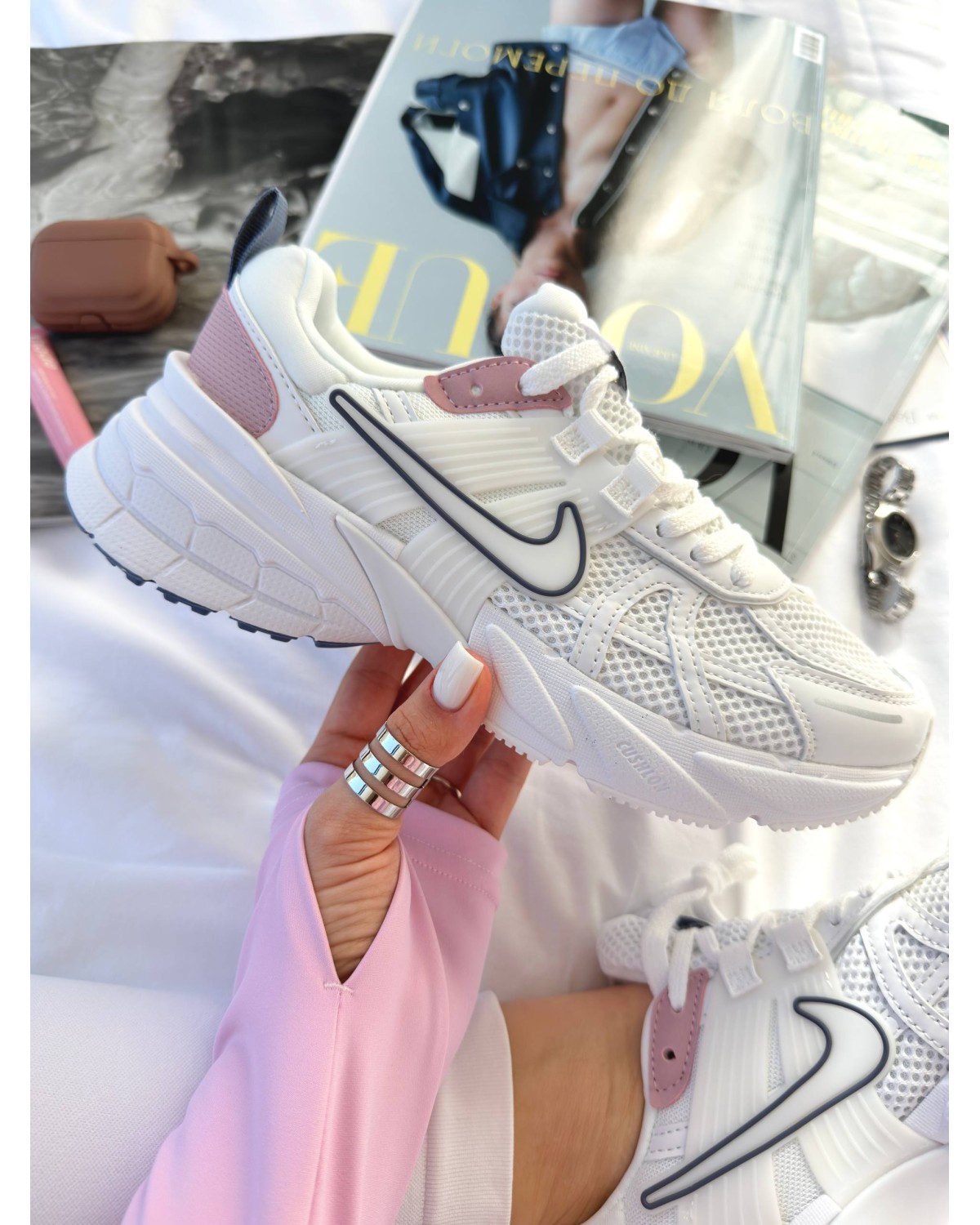 Nike V2K Runtekk White Pink
