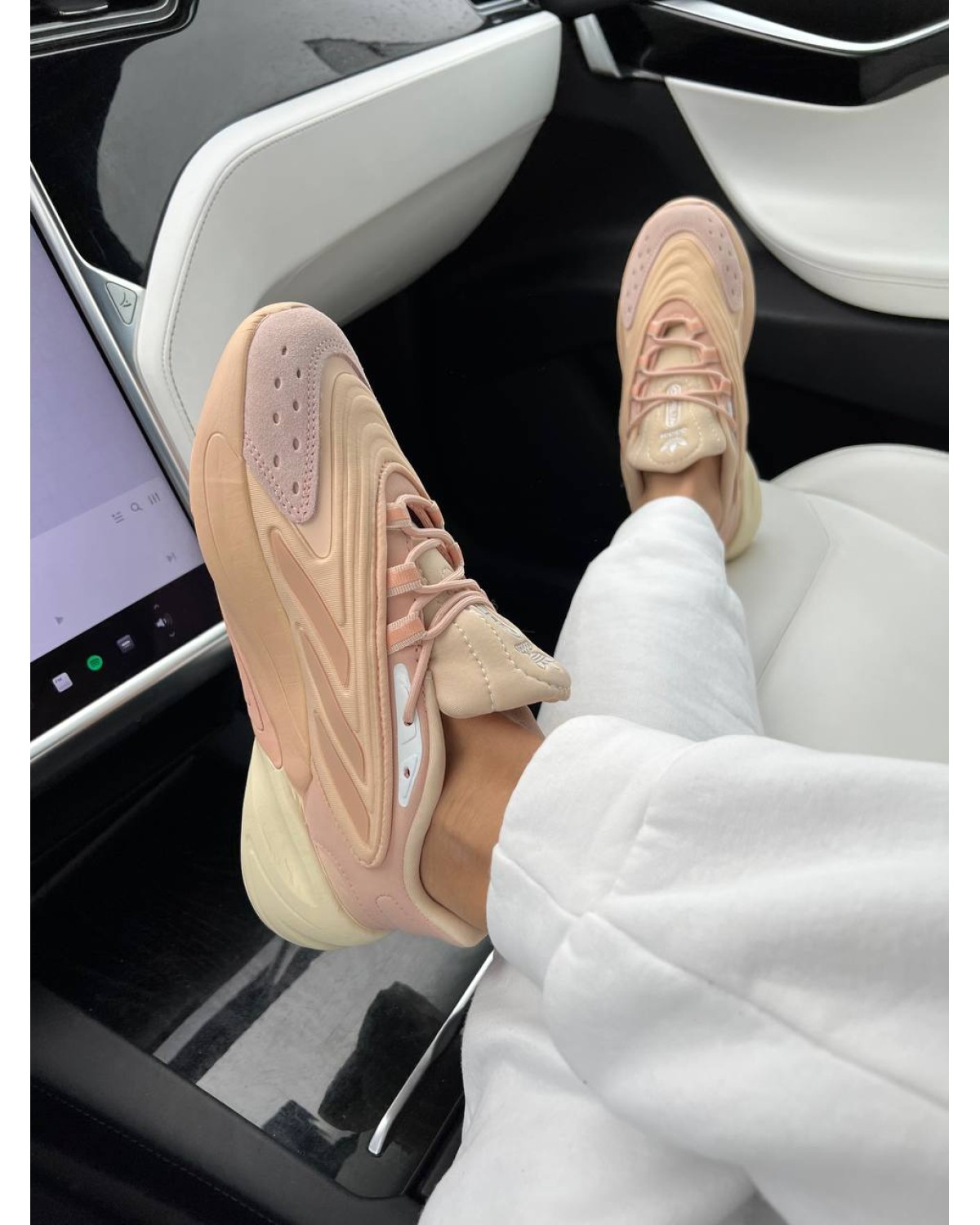 Adidas Ozelia Golden Rose
