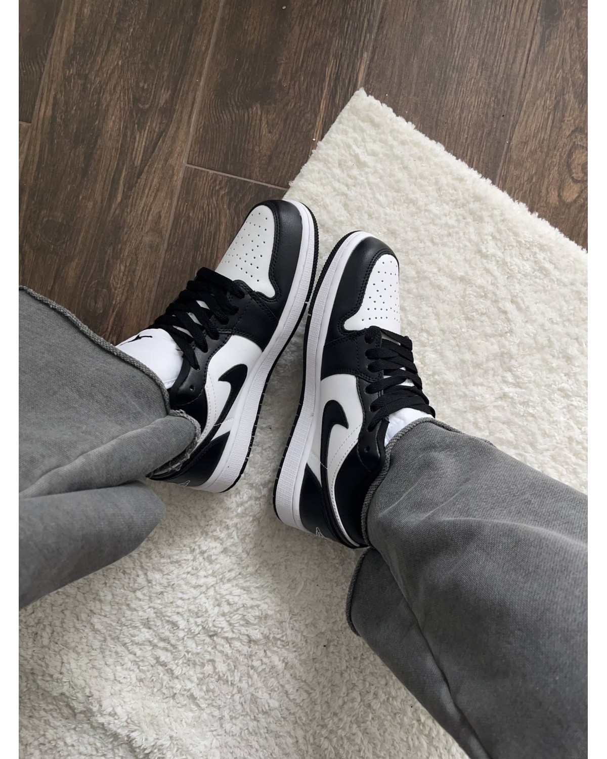 Jordan 1 Low Black White