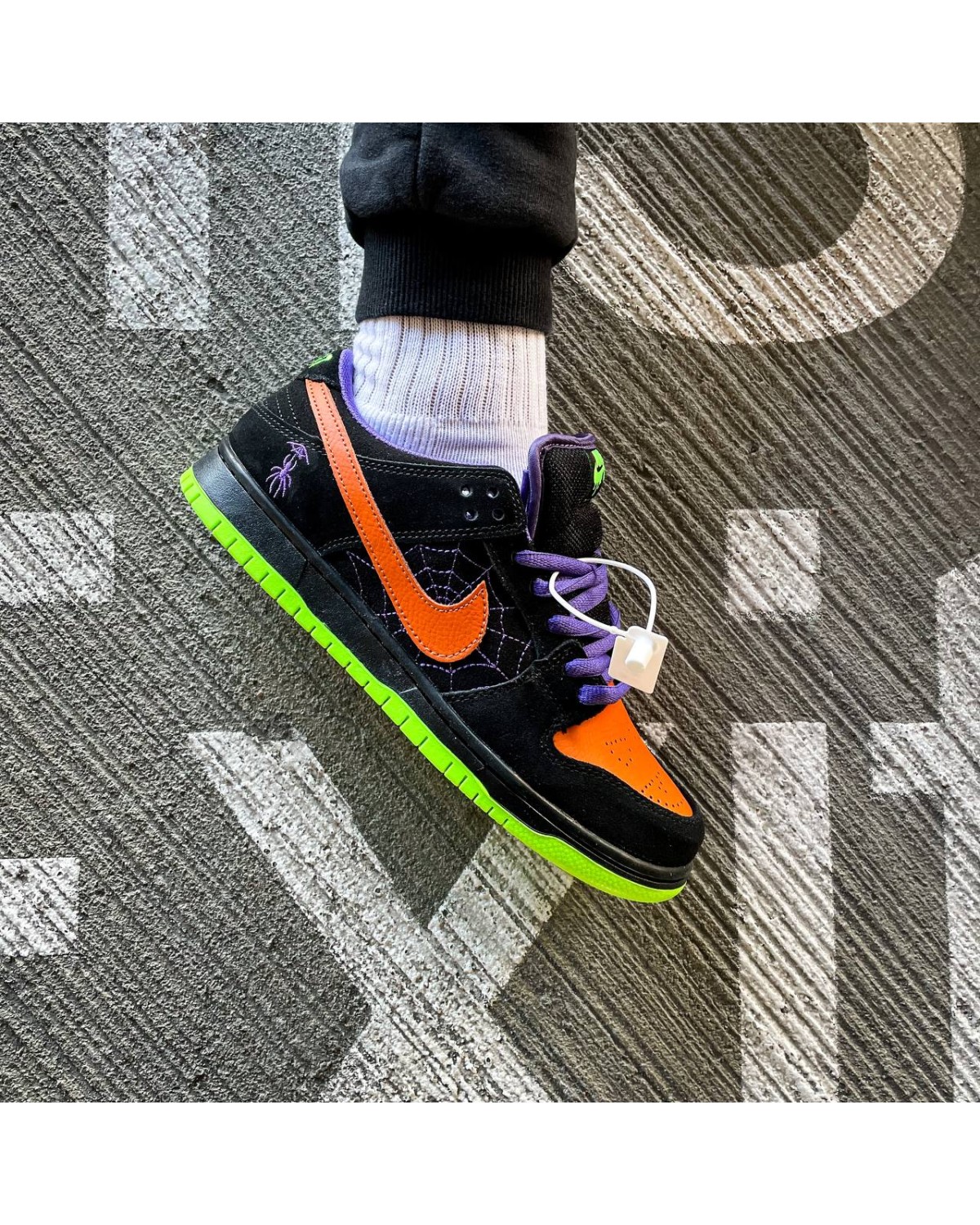 Nike SB Dunk Low "Night of Mischief" Halloween