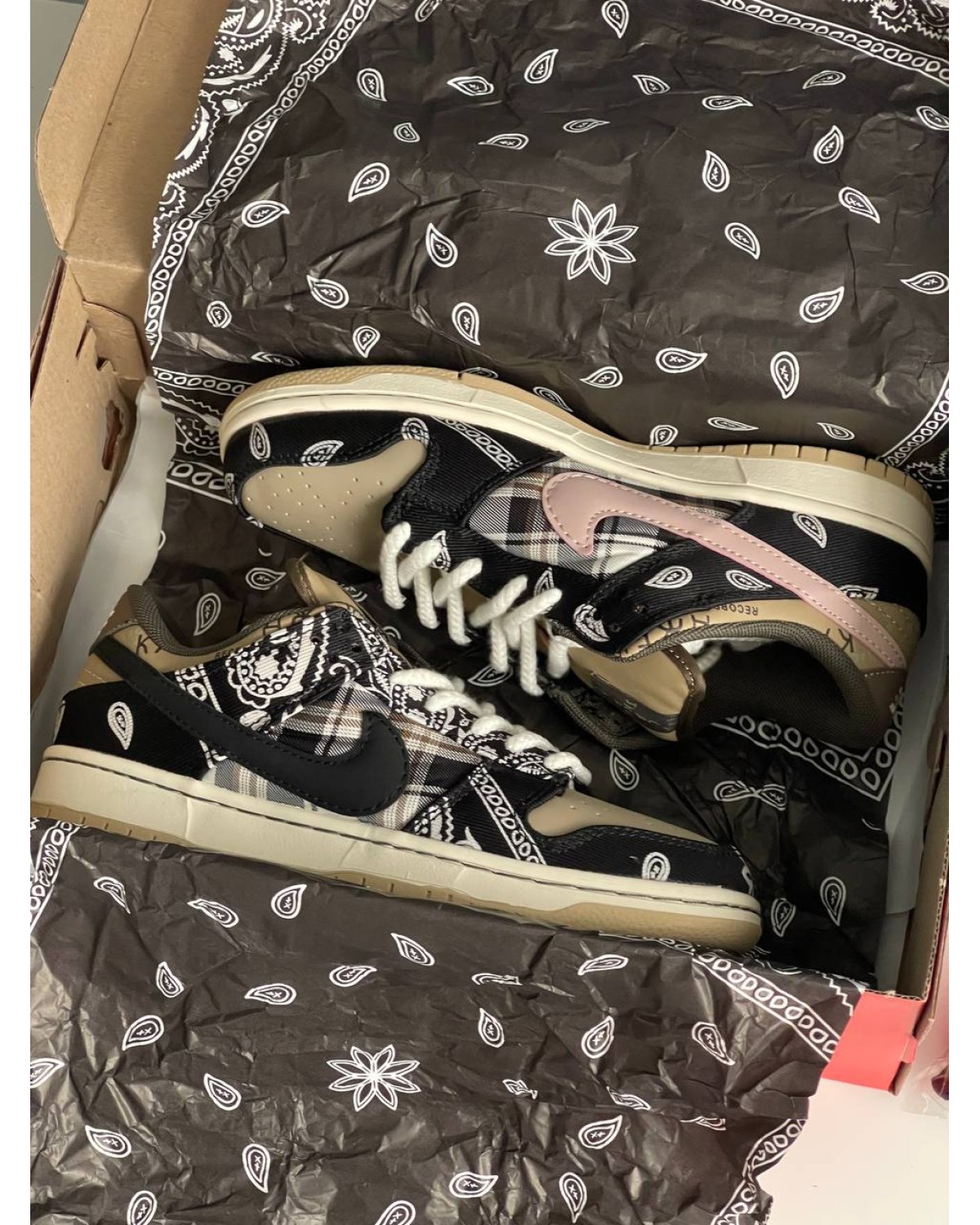 Nike SB Dunk Low x Travis Scott Nike SB Dunk Low x Travis Scott