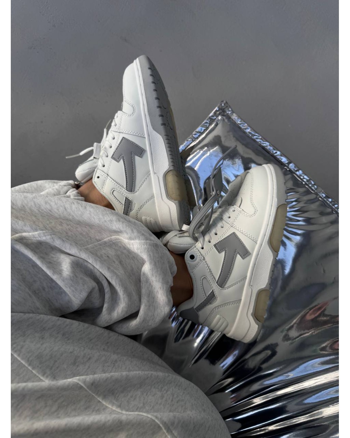 Off White Sponge Mid Top White/Grey