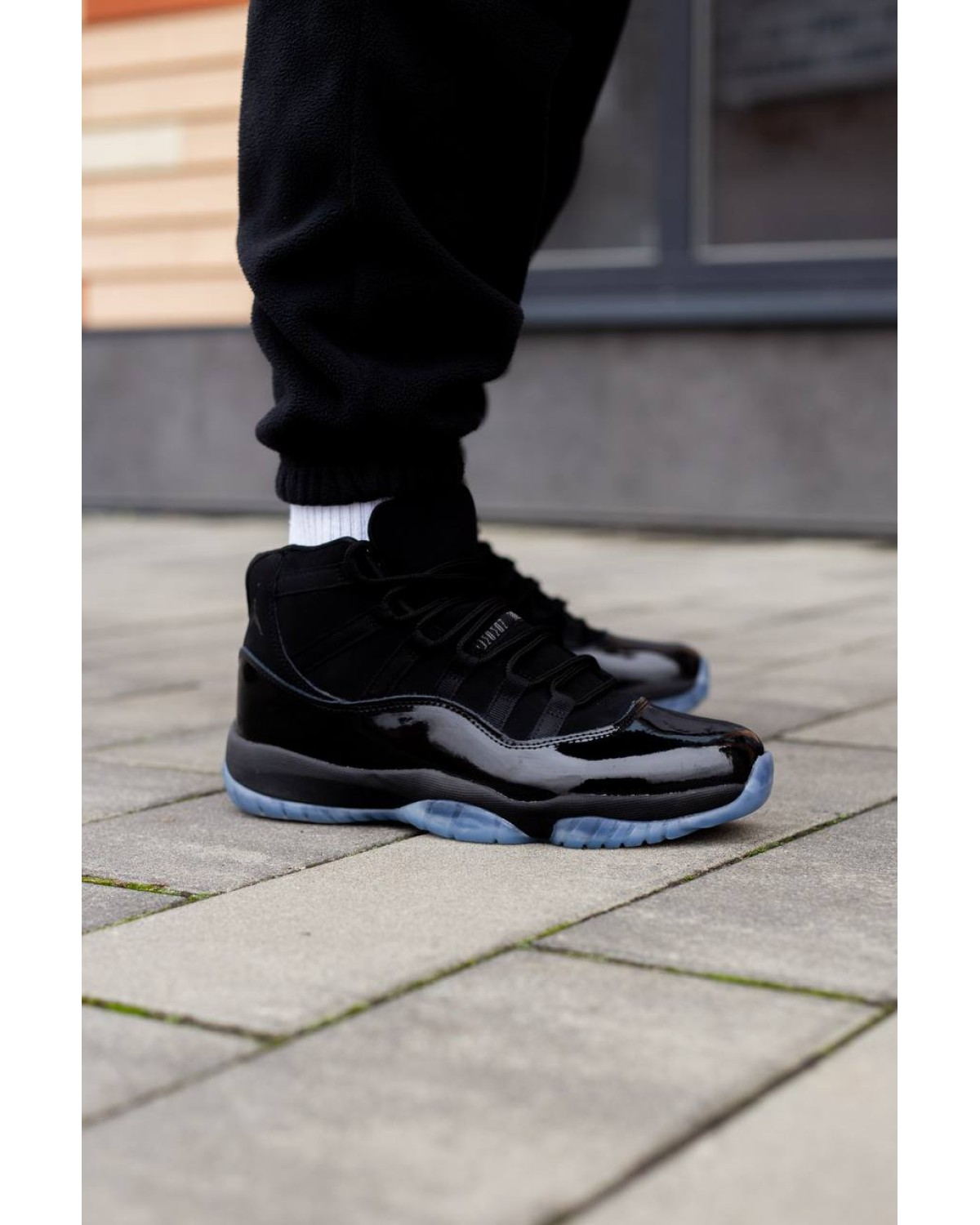 Air Jordan 11 Retro Cap and Gown