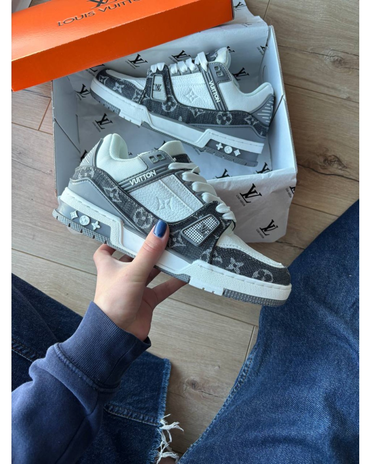 Louis Vuitton Trainer Grey White