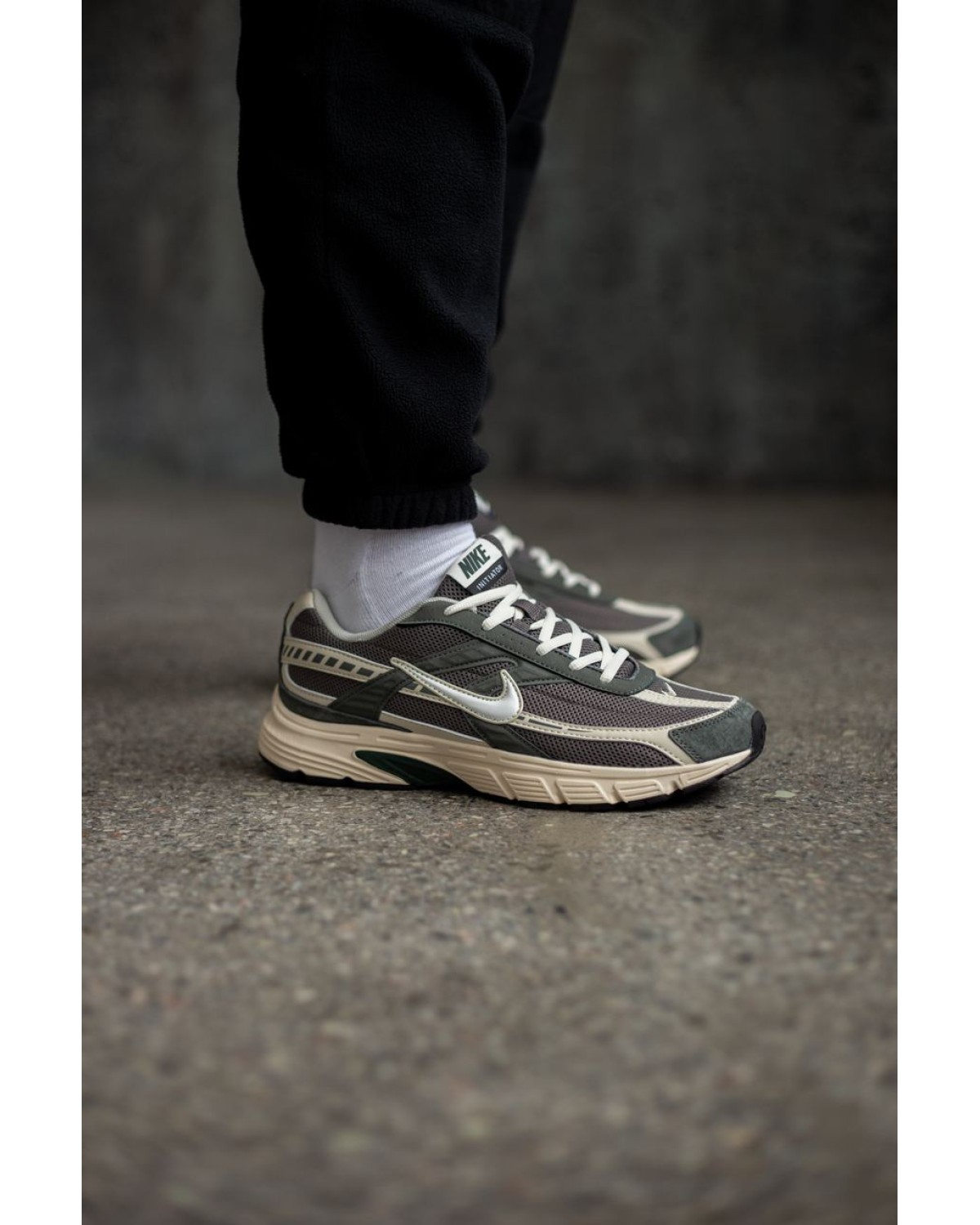 Nike Initiator Beige/Dark Grey