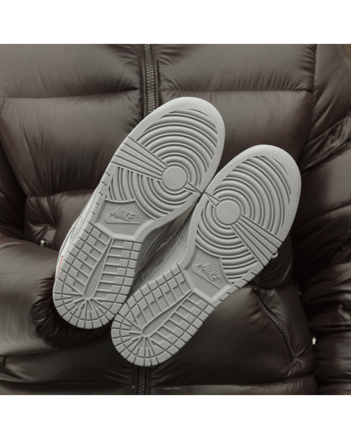 Nike SB Dunk Low x Supreme