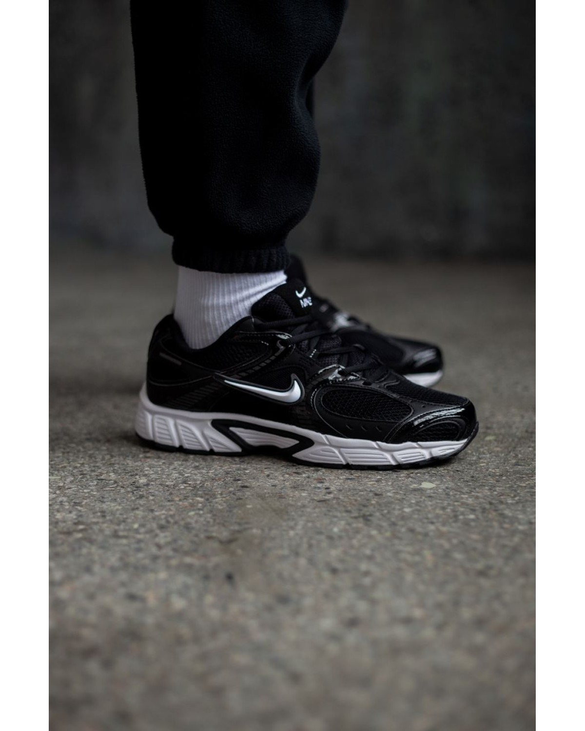 Nike V5 RNR Black/White