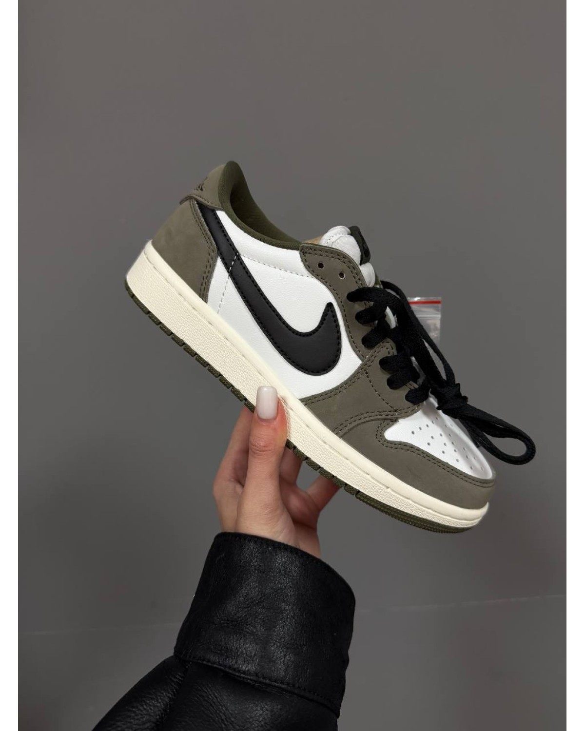 Air Jordan Retro 1 Medium Olive