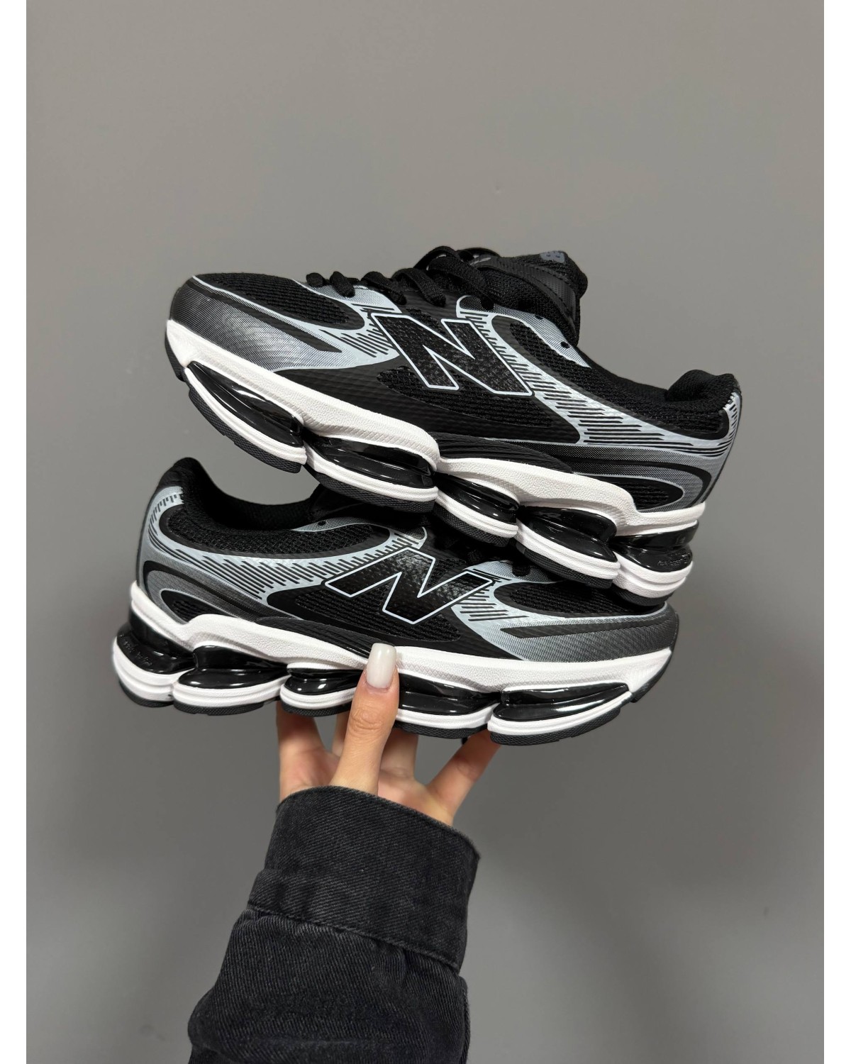 New Balance 2000 Black/White/Metallic