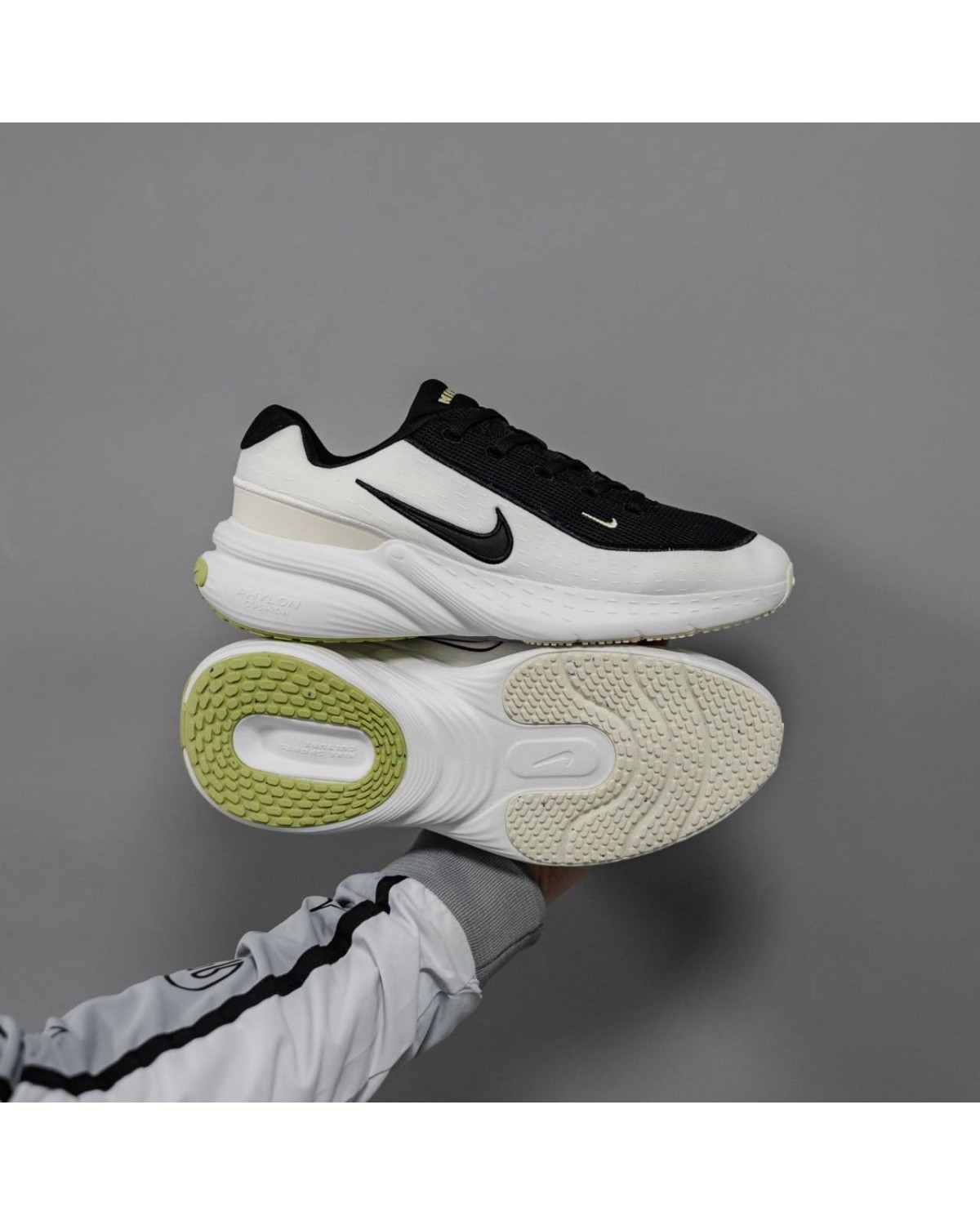 Nike Uplift SC