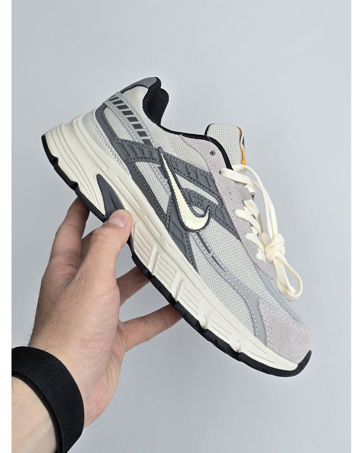 Nike Initiator Light Grey