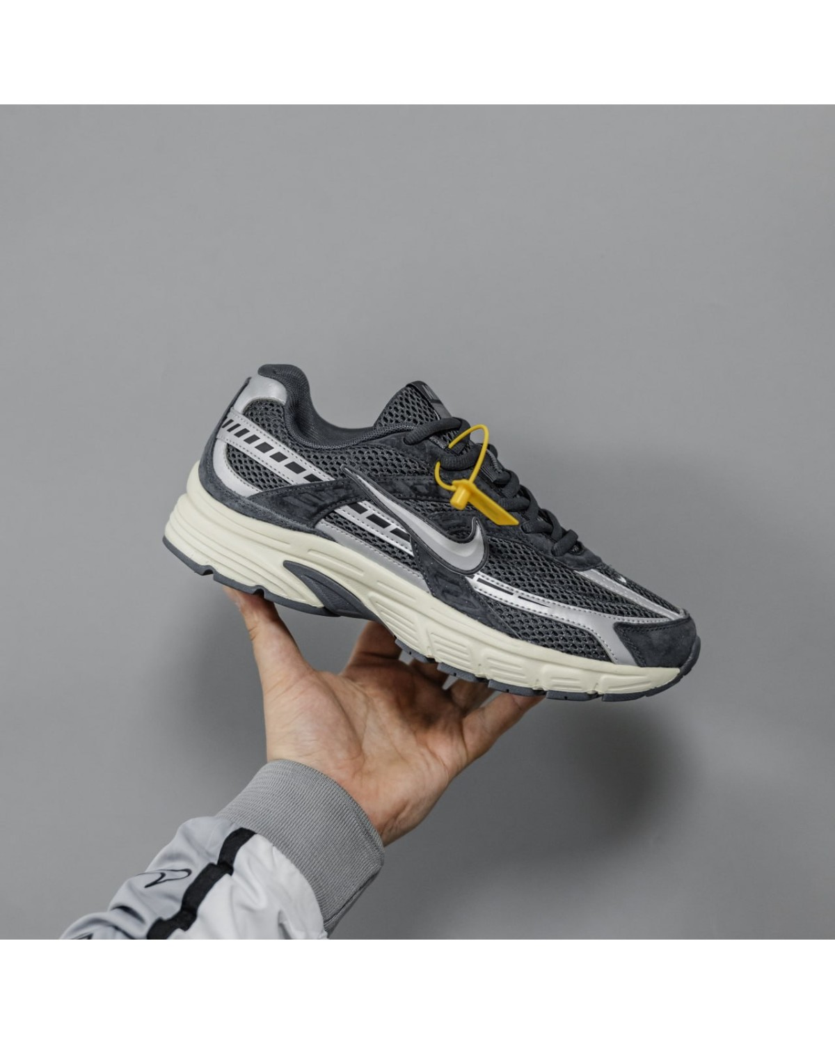 Nike Initiator