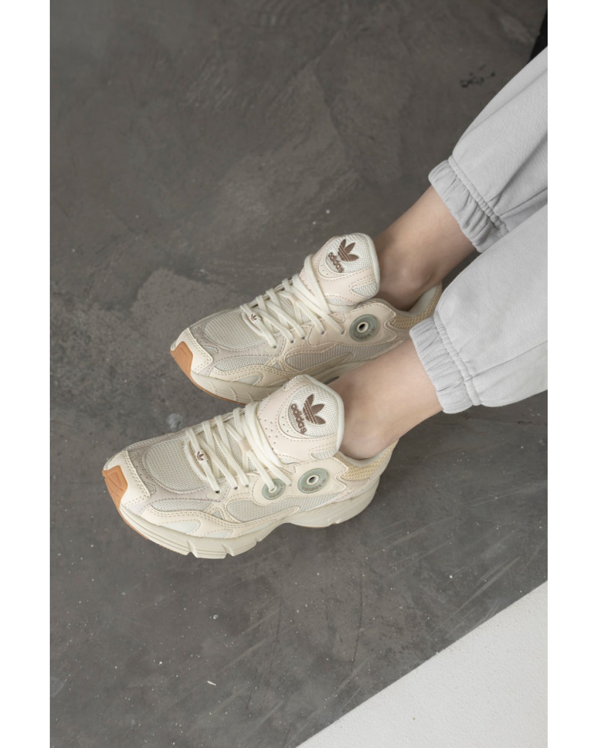 Adidas Astir Beige