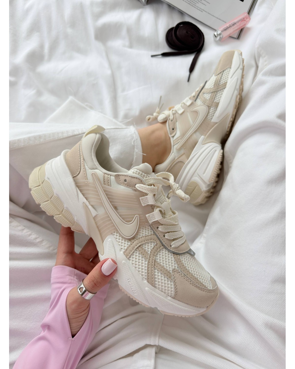 Nike V2K Runtekk Beige White