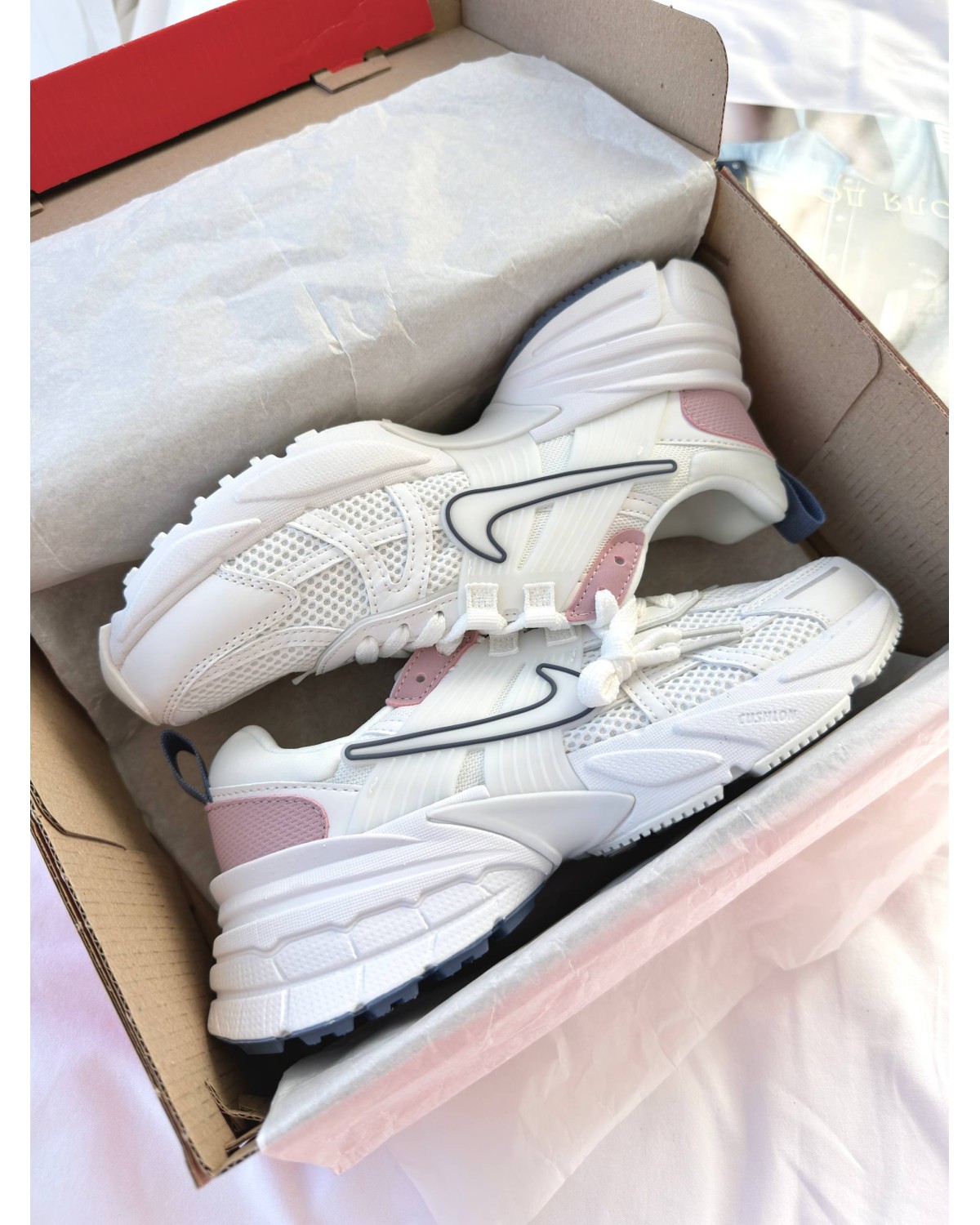 Nike V2K Runtekk White Pink Nike V2K Runtekk White Pink