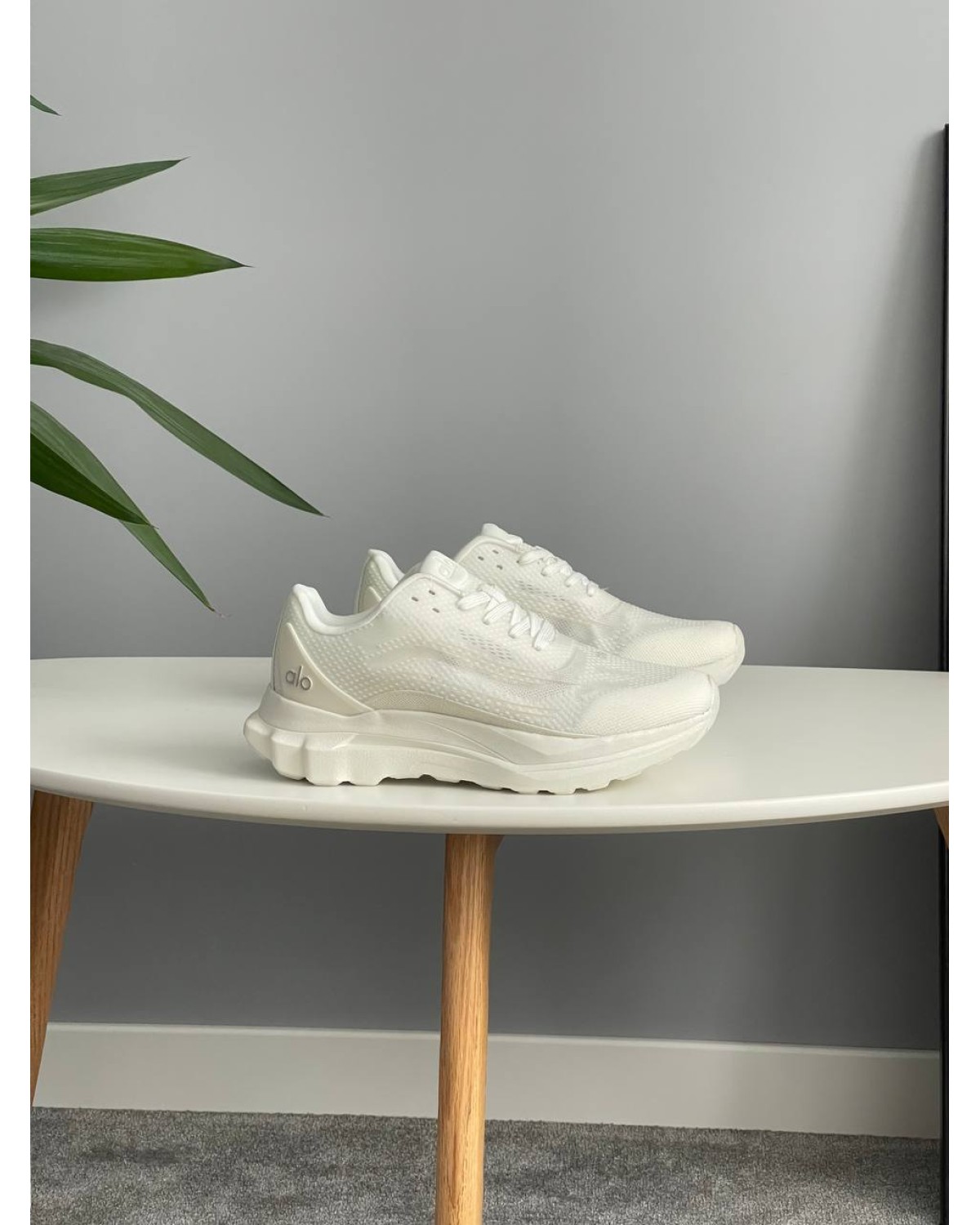 Alo Yoga Runner White