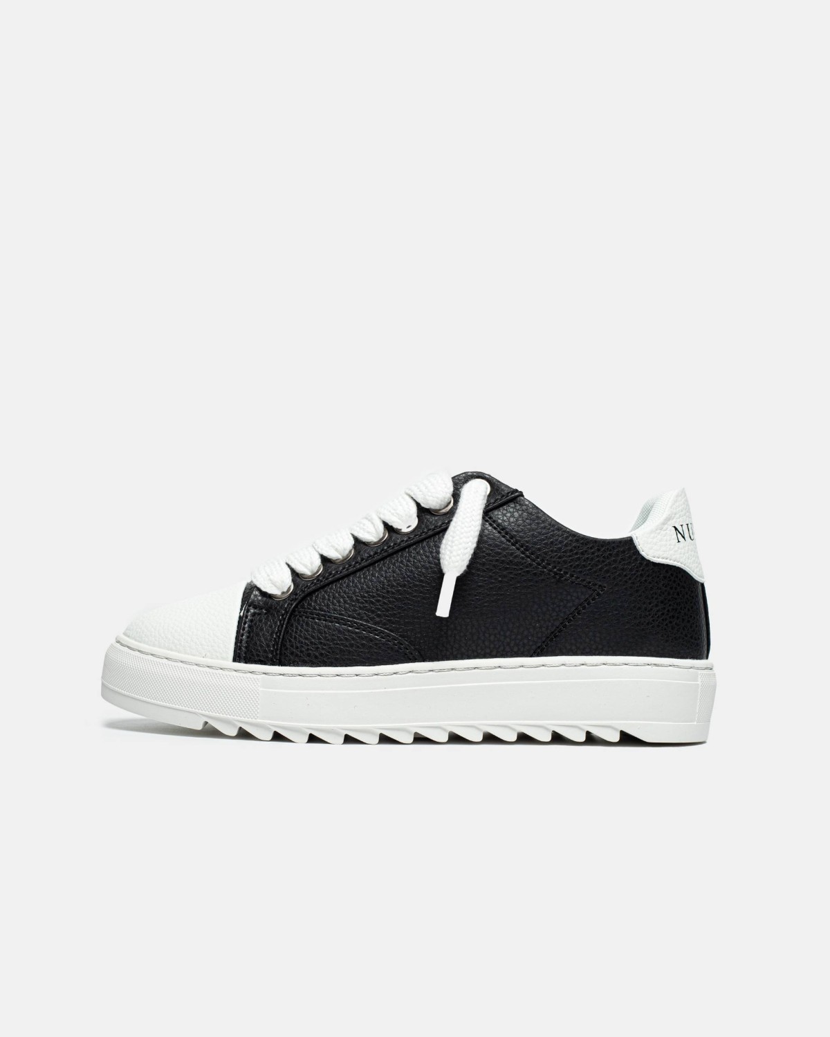 Numeris Black Lether