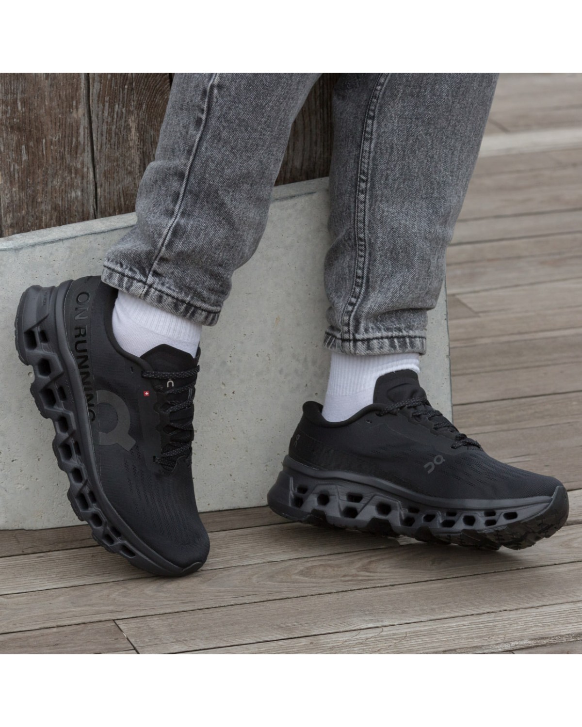 On Cloudtilt Cloudrunner Black