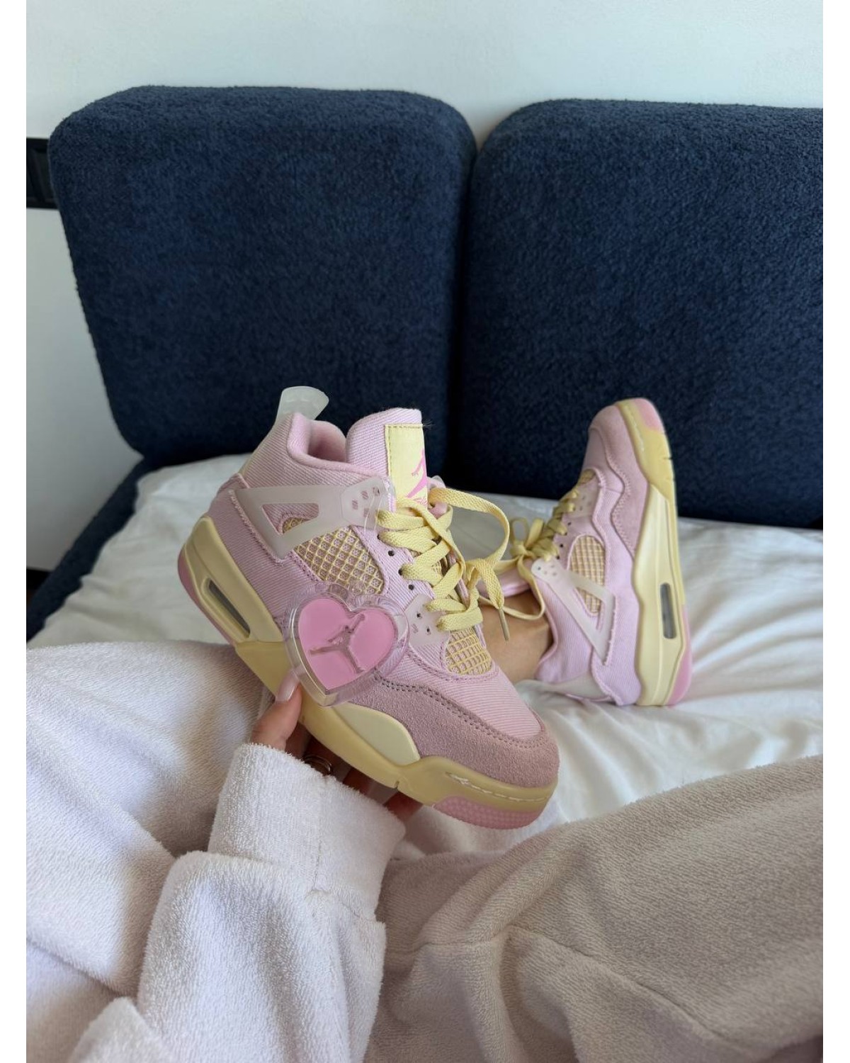 Nike Air Jordan 4 Pearl Pink / Iced Carmine Nike Air Jordan 4 Pearl Pink / Iced Carmine