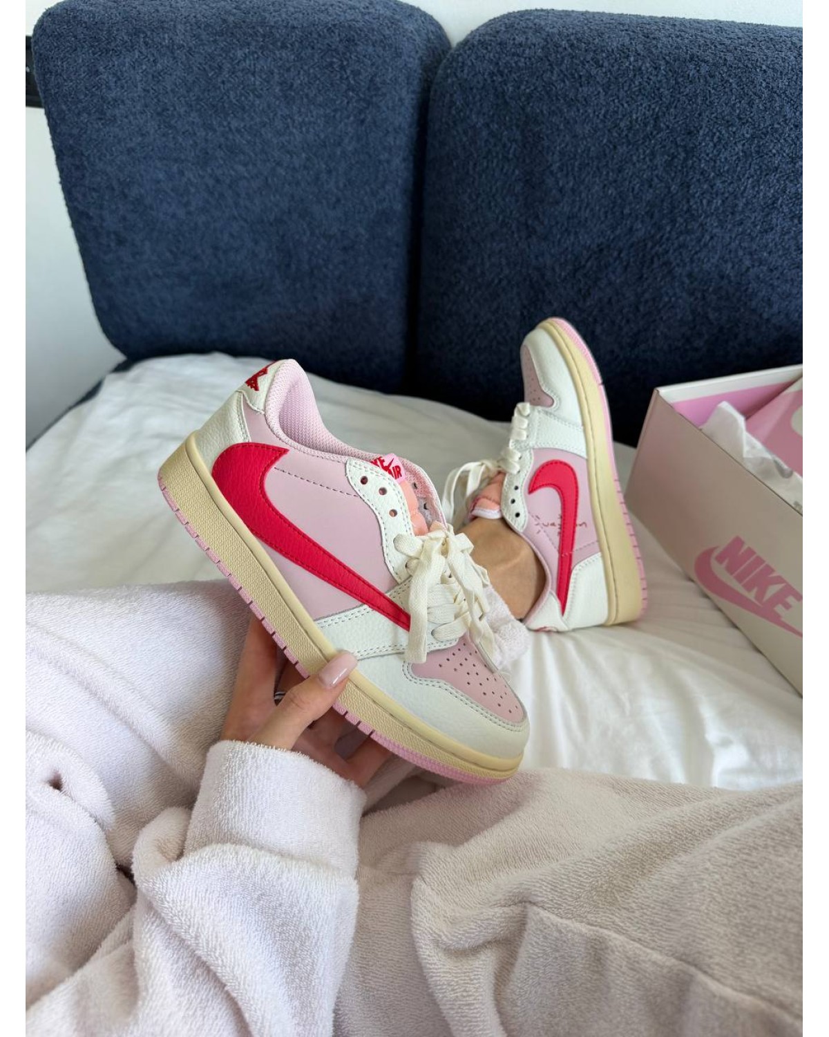 Nike Air Jordan 1 x Travis Scott Pink / Red / Sail