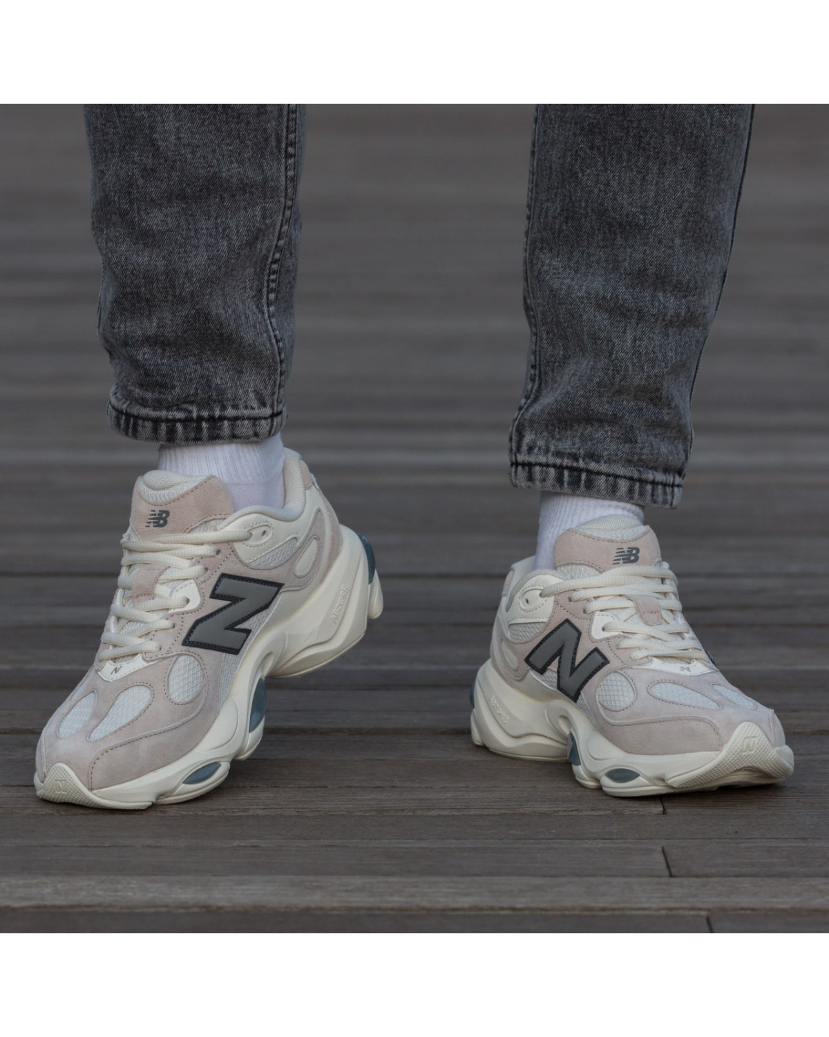 New Balance 983 Beige