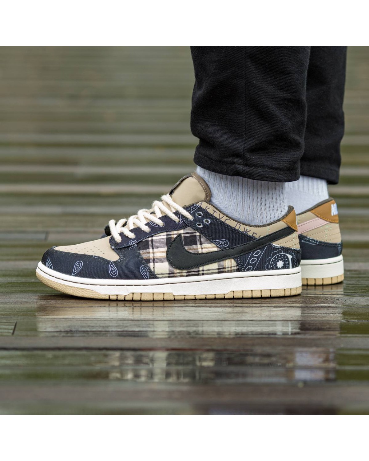 Nike SB Dunk x Travis Scott