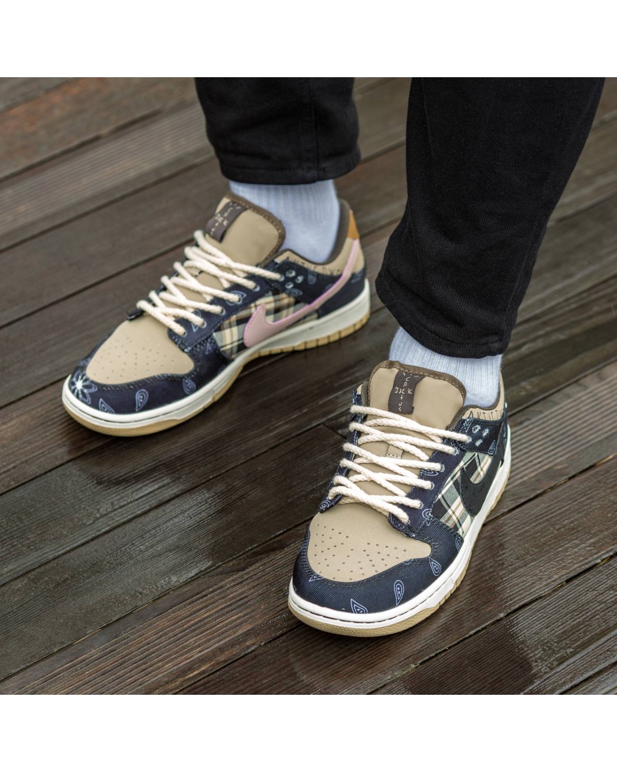 Nike SB Dunk x Travis Scott