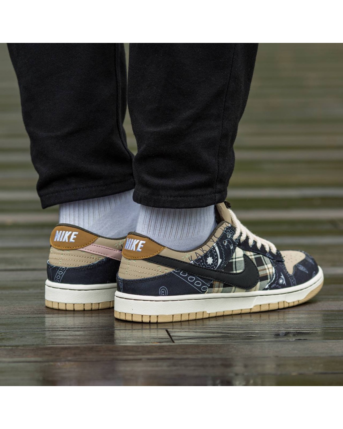 Nike SB Dunk x Travis Scott