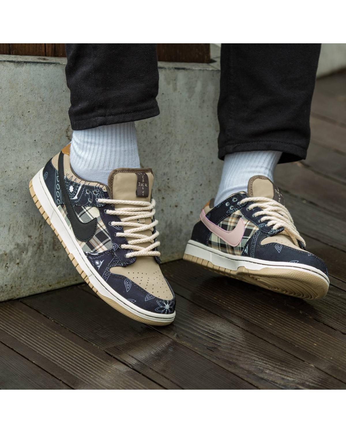 Nike SB Dunk x Travis Scott