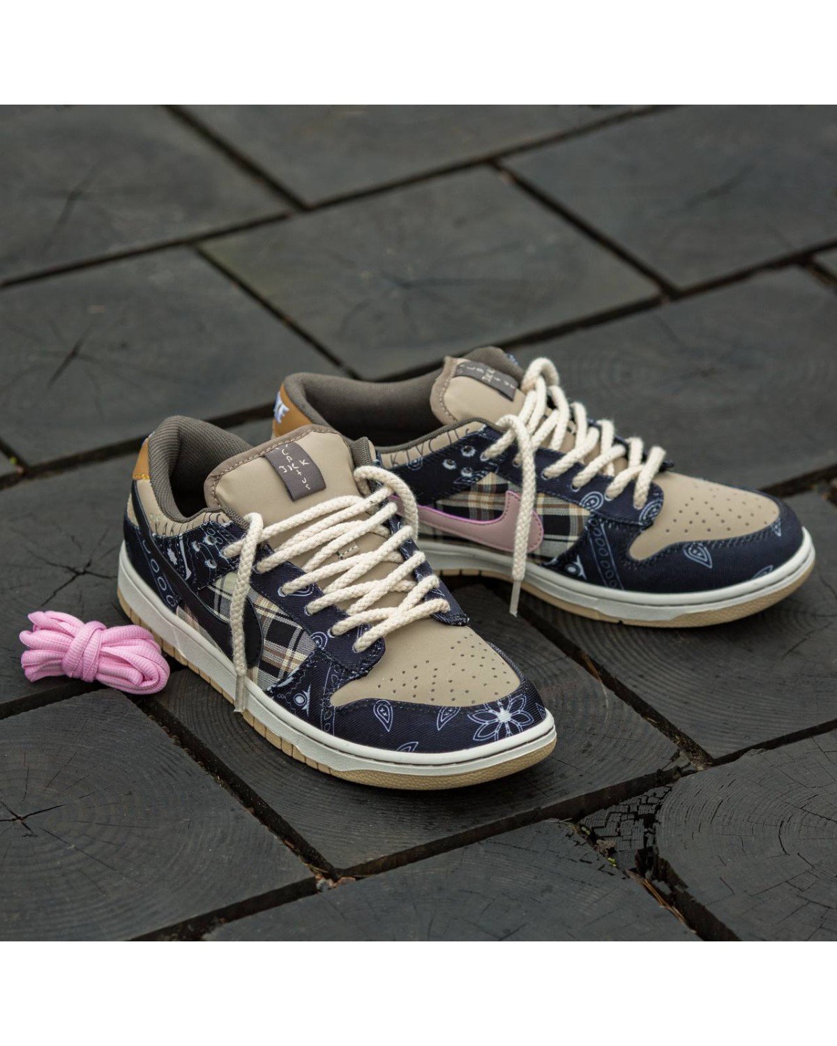 Nike SB Dunk x Travis Scott