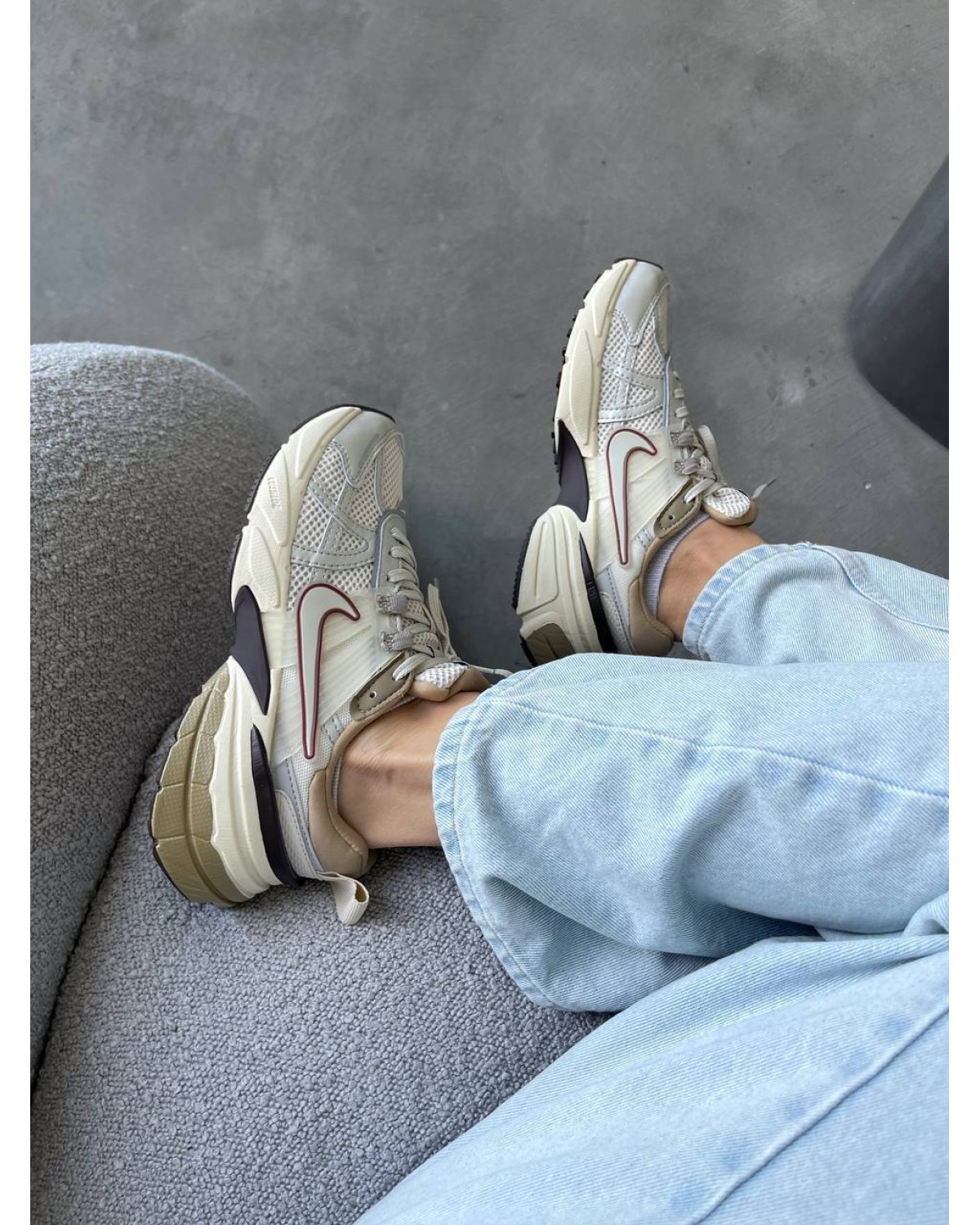 Nike V2K Run Light Orewood Brown