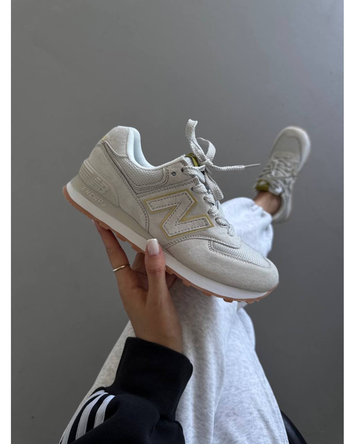 New Balance 574 Light Grey / Gold