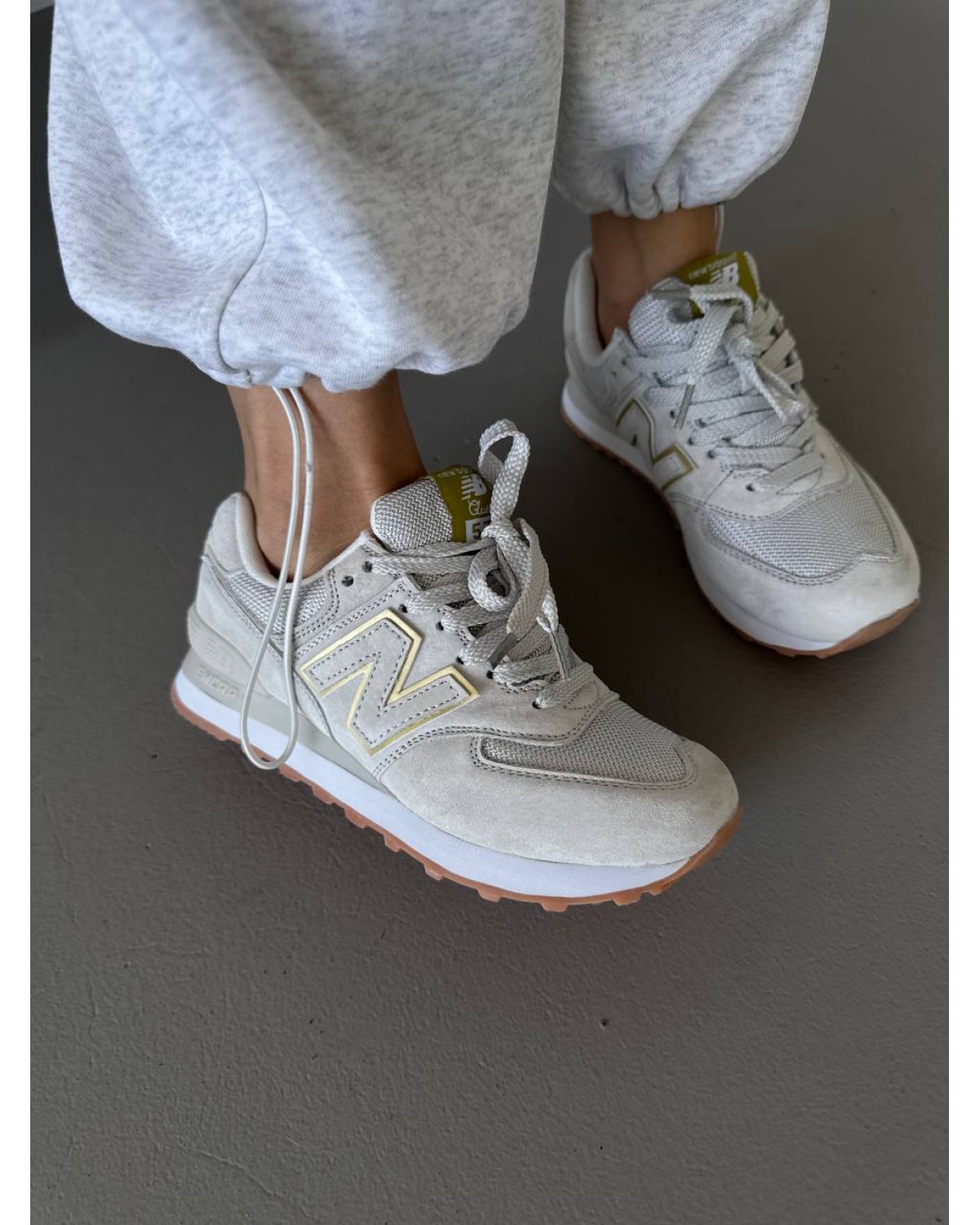 New Balance 574 Light Grey / Gold