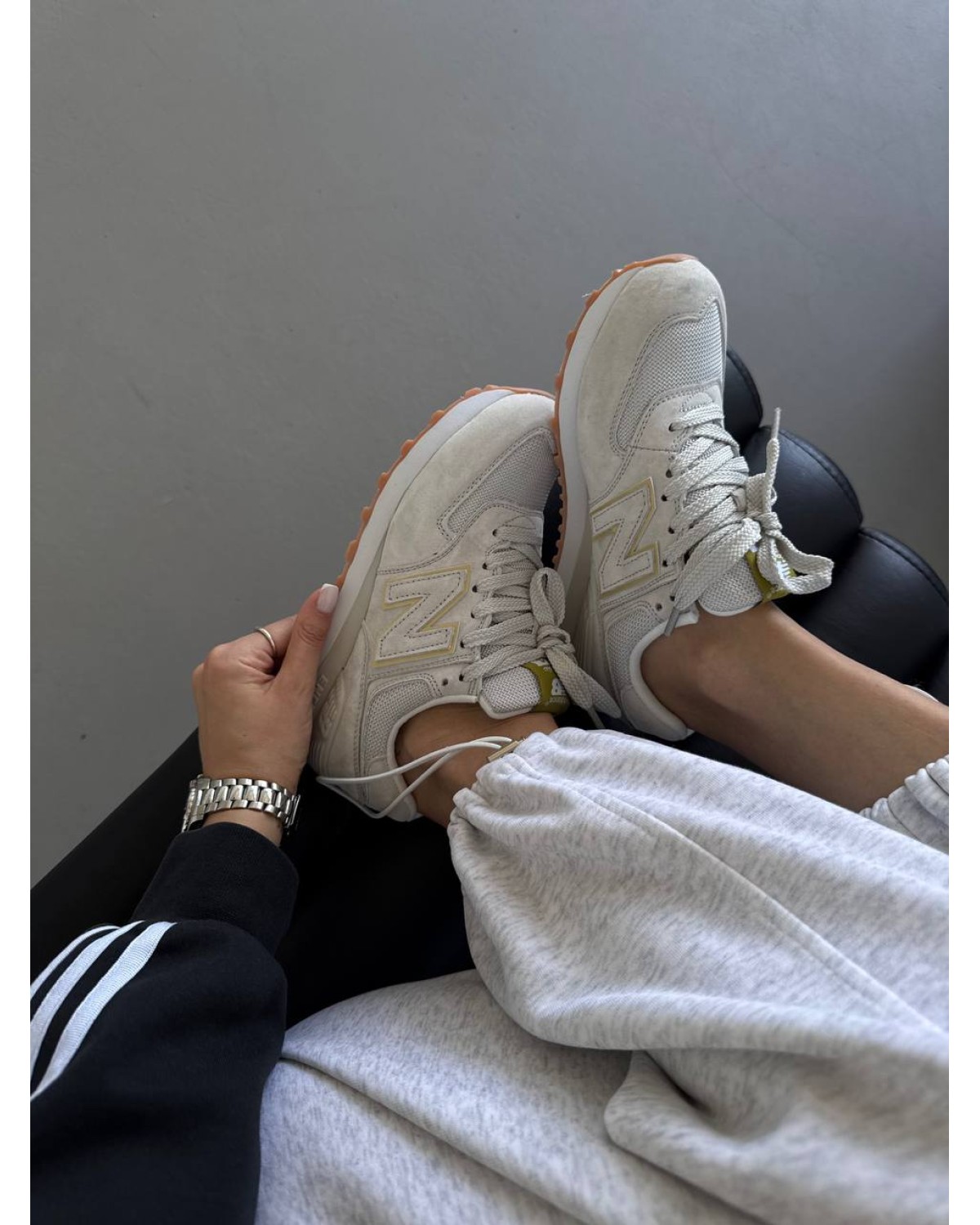 New Balance 574 Light Grey / Gold
