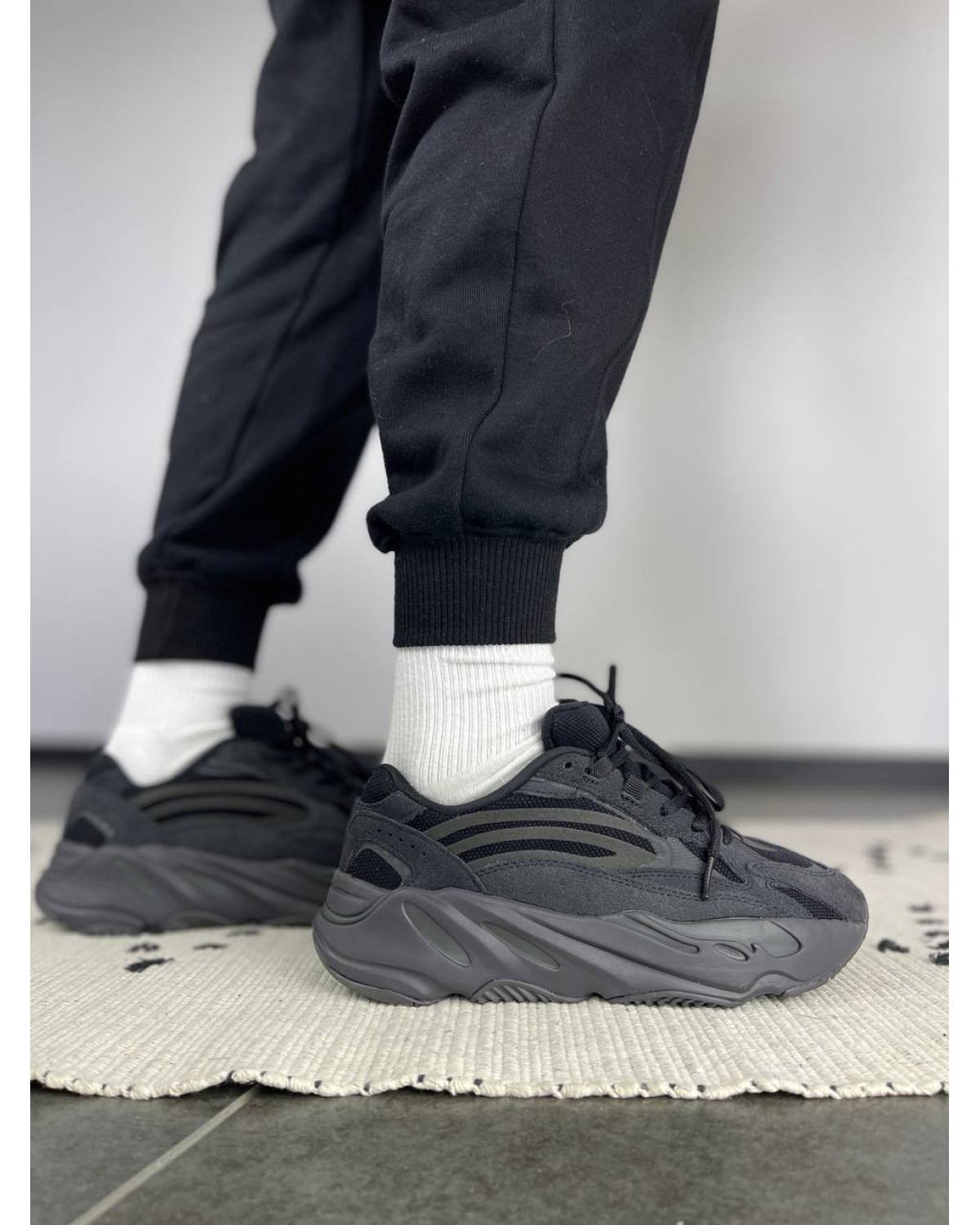 Adidas Yeezy 700 V2 Vanta Black
