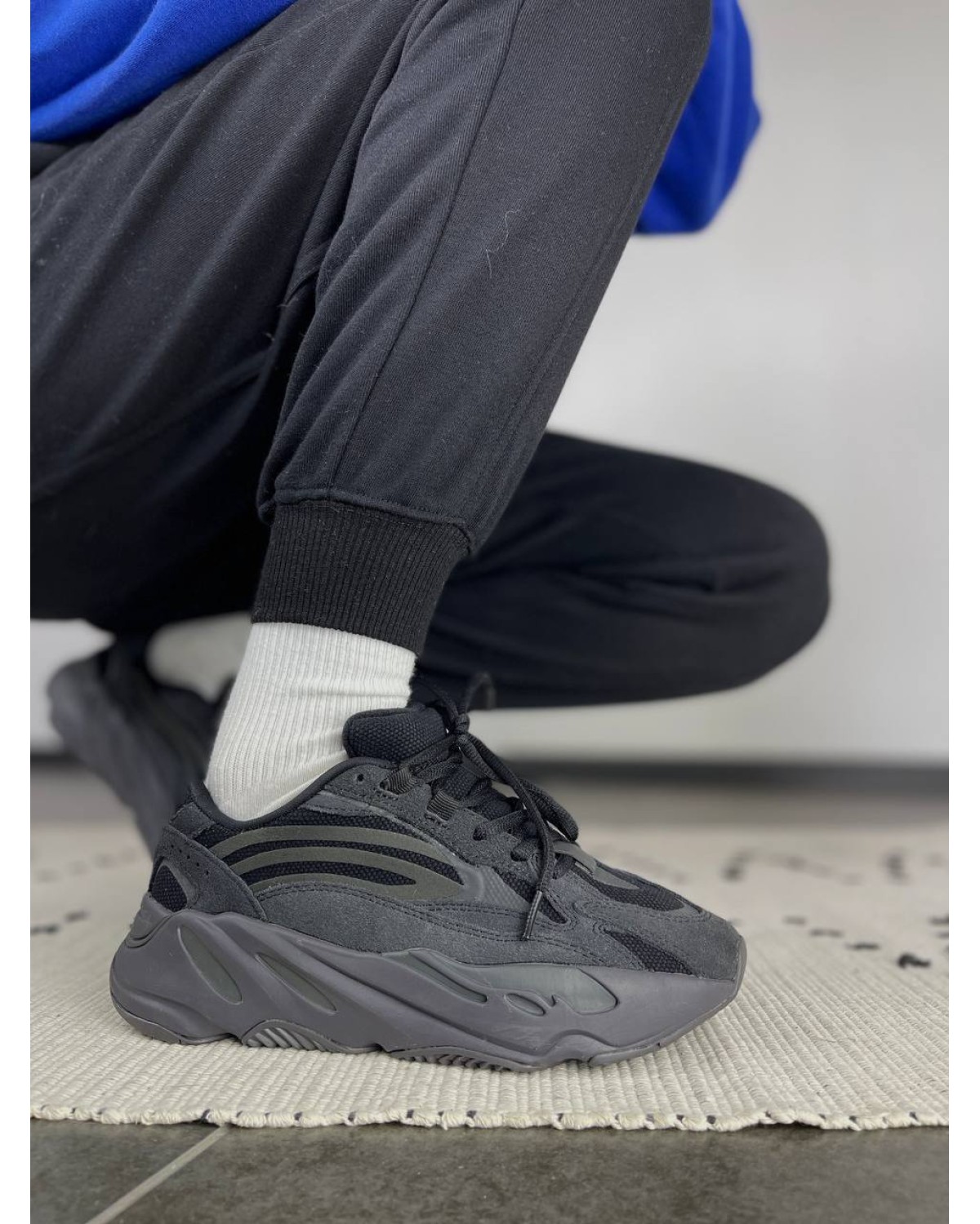 Adidas Yeezy 700 V2 Vanta Black