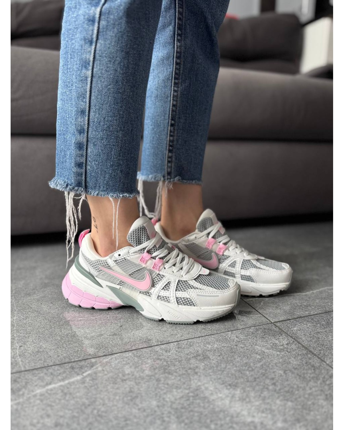 Nike V2K Runtekk White Grey Pink