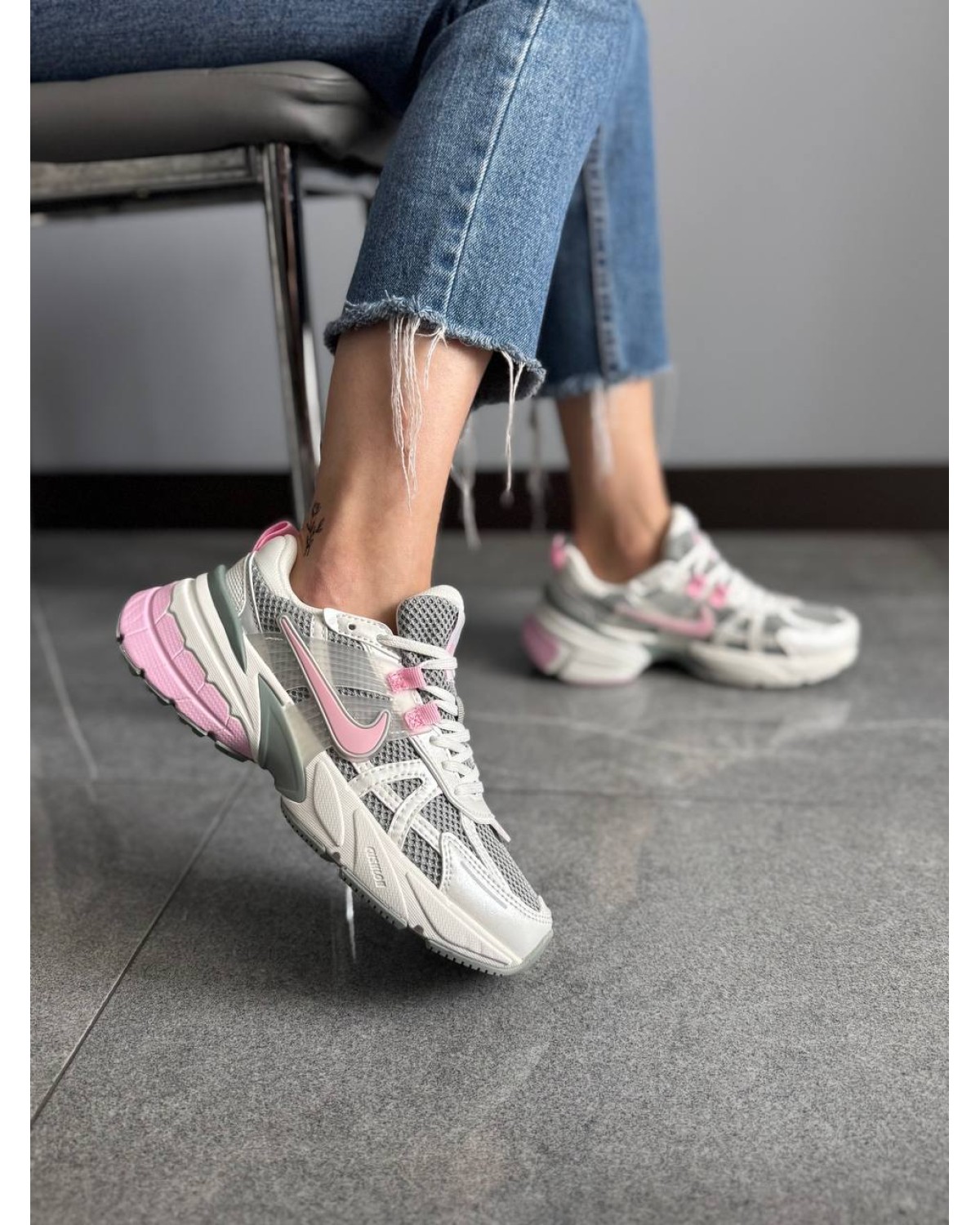 Nike V2K Runtekk White Grey Pink