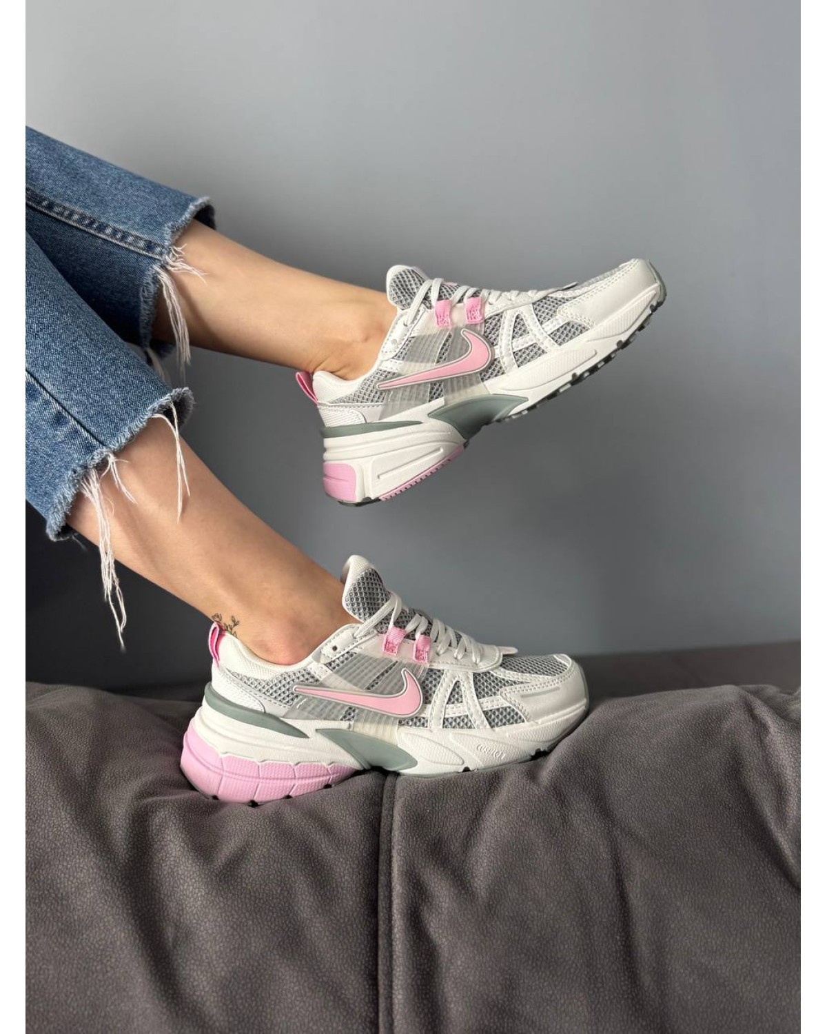 Nike V2K Runtekk White Grey Pink