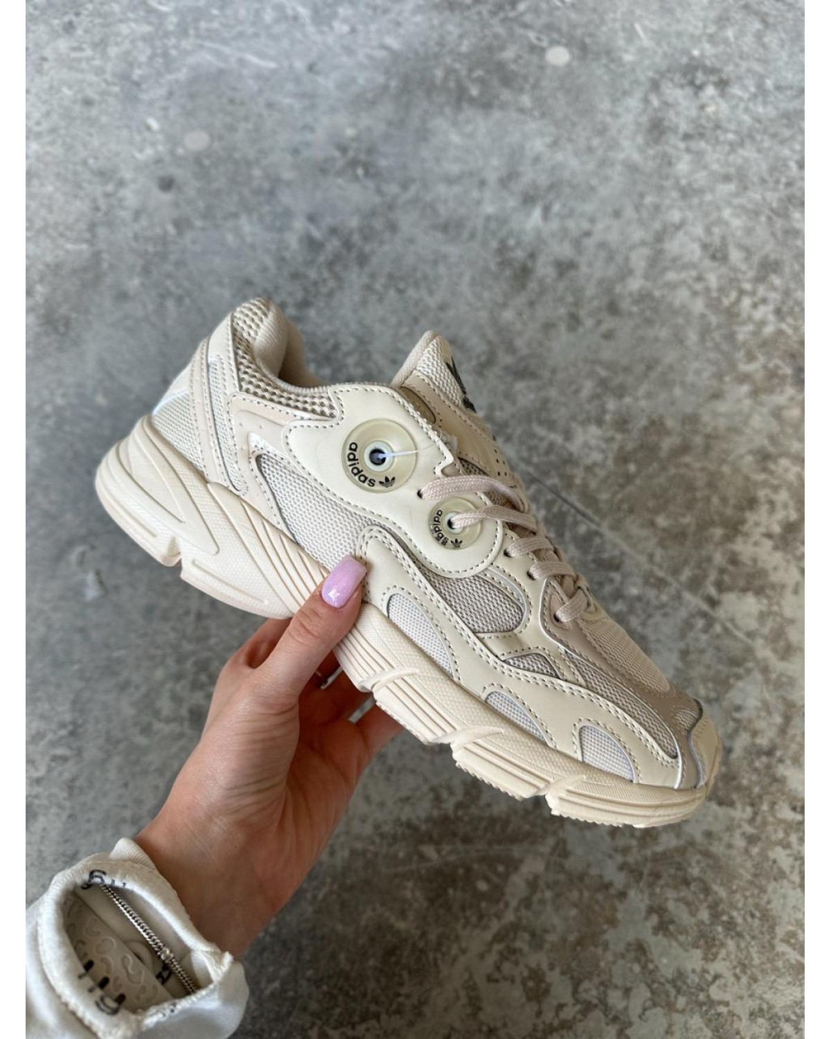 Adidas Astir Beige