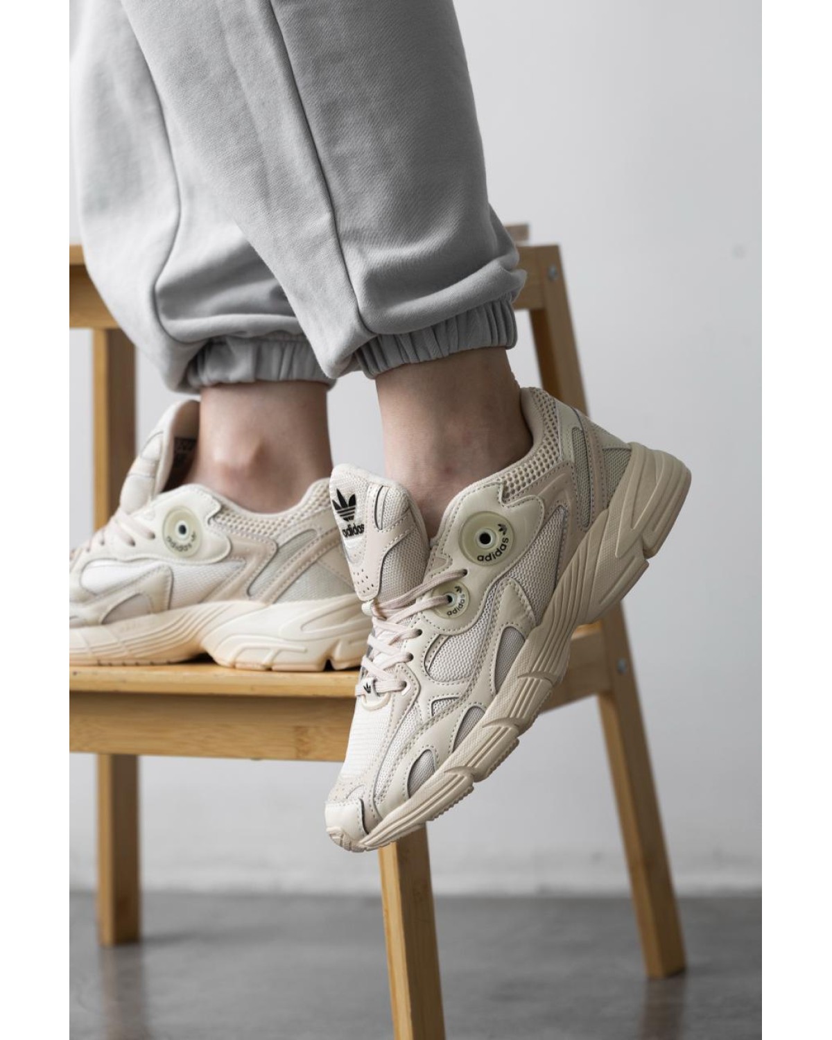 Adidas Astir Beige