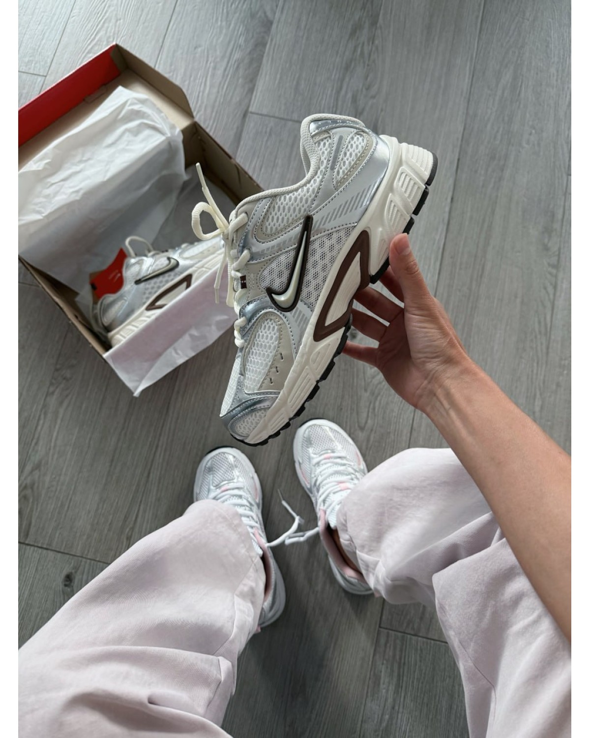 Nike V5 RNR "Sail/Light Orewood Brown 