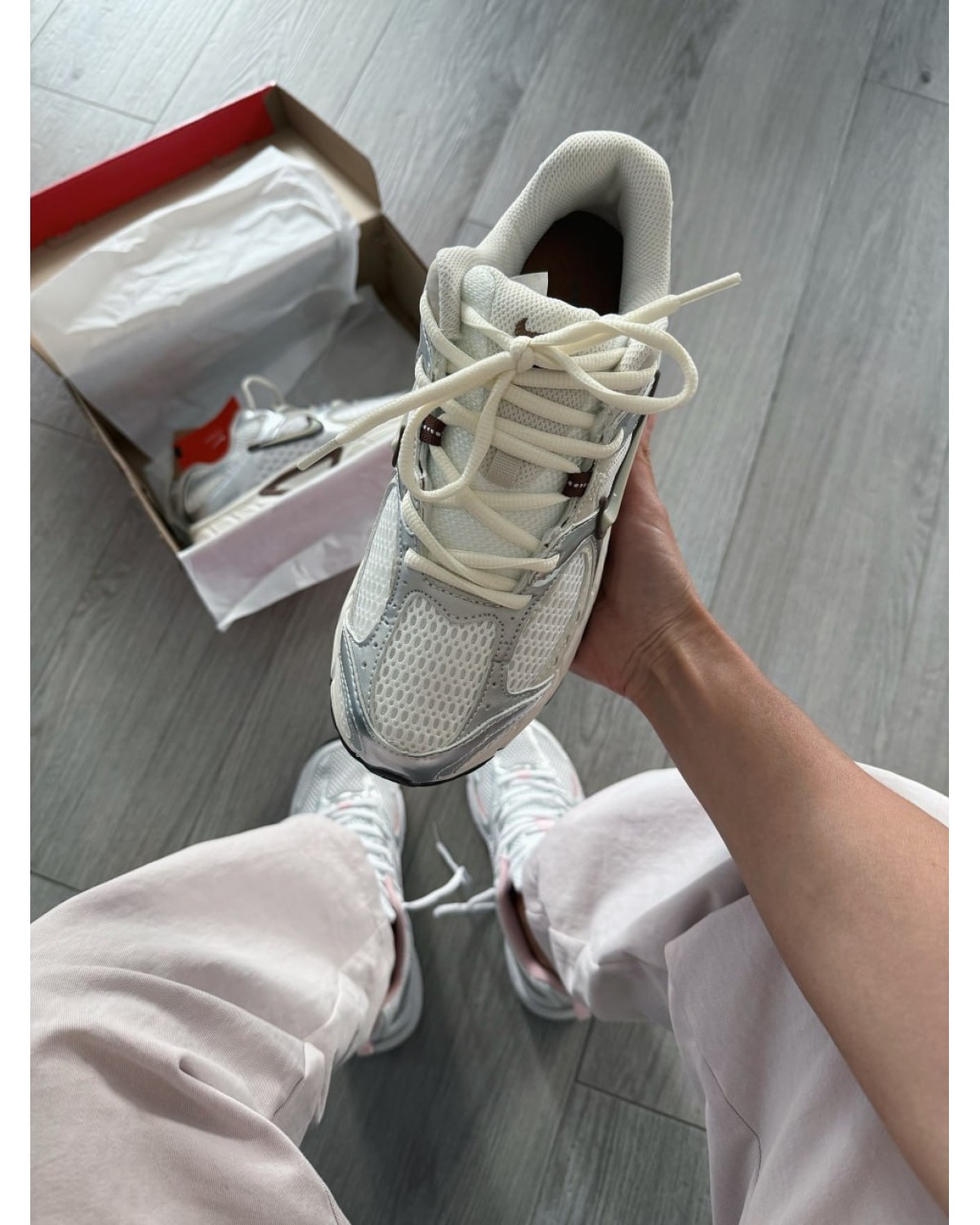 Nike V5 RNR "Sail/Light Orewood Brown 