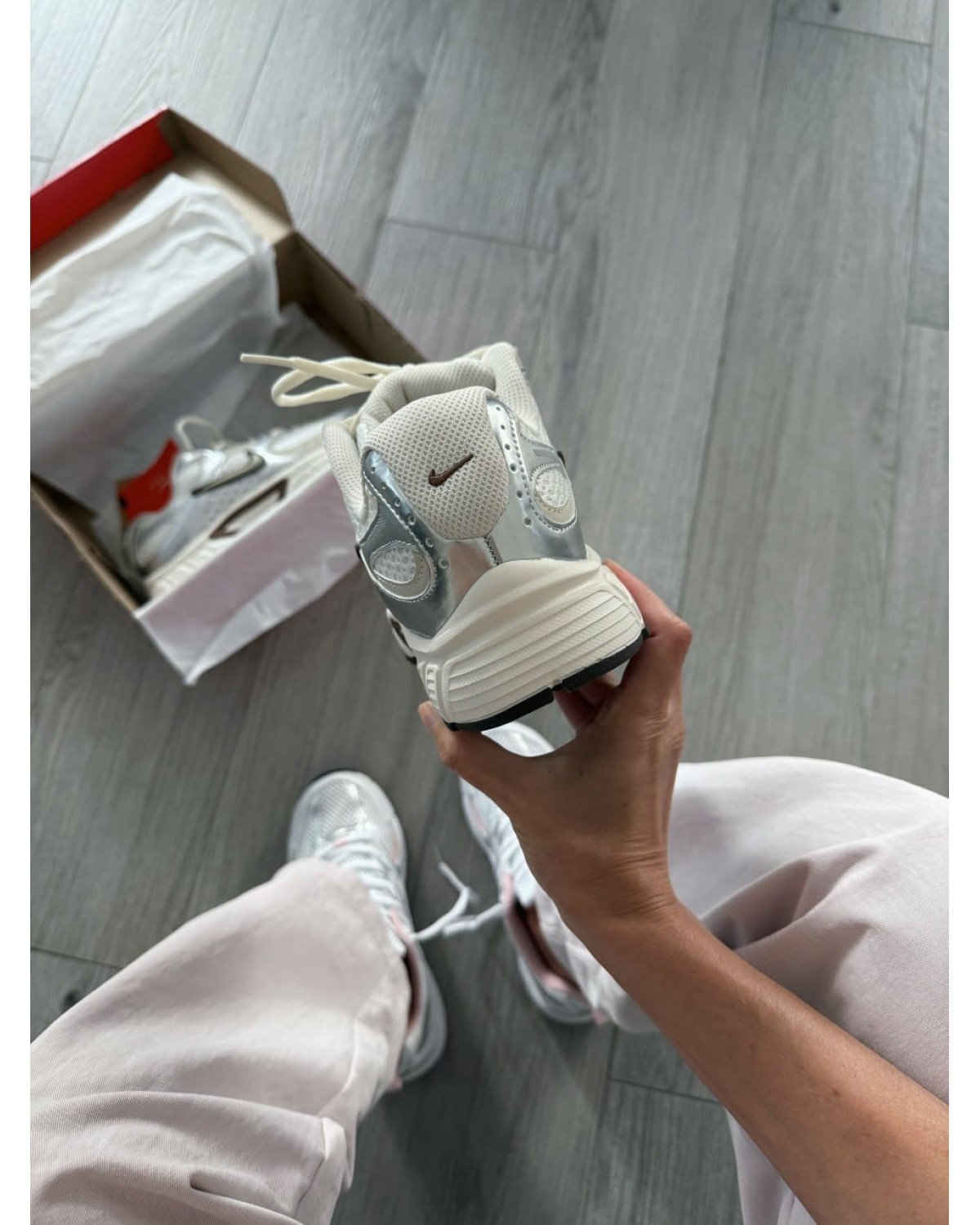 Nike V5 RNR "Sail/Light Orewood Brown 