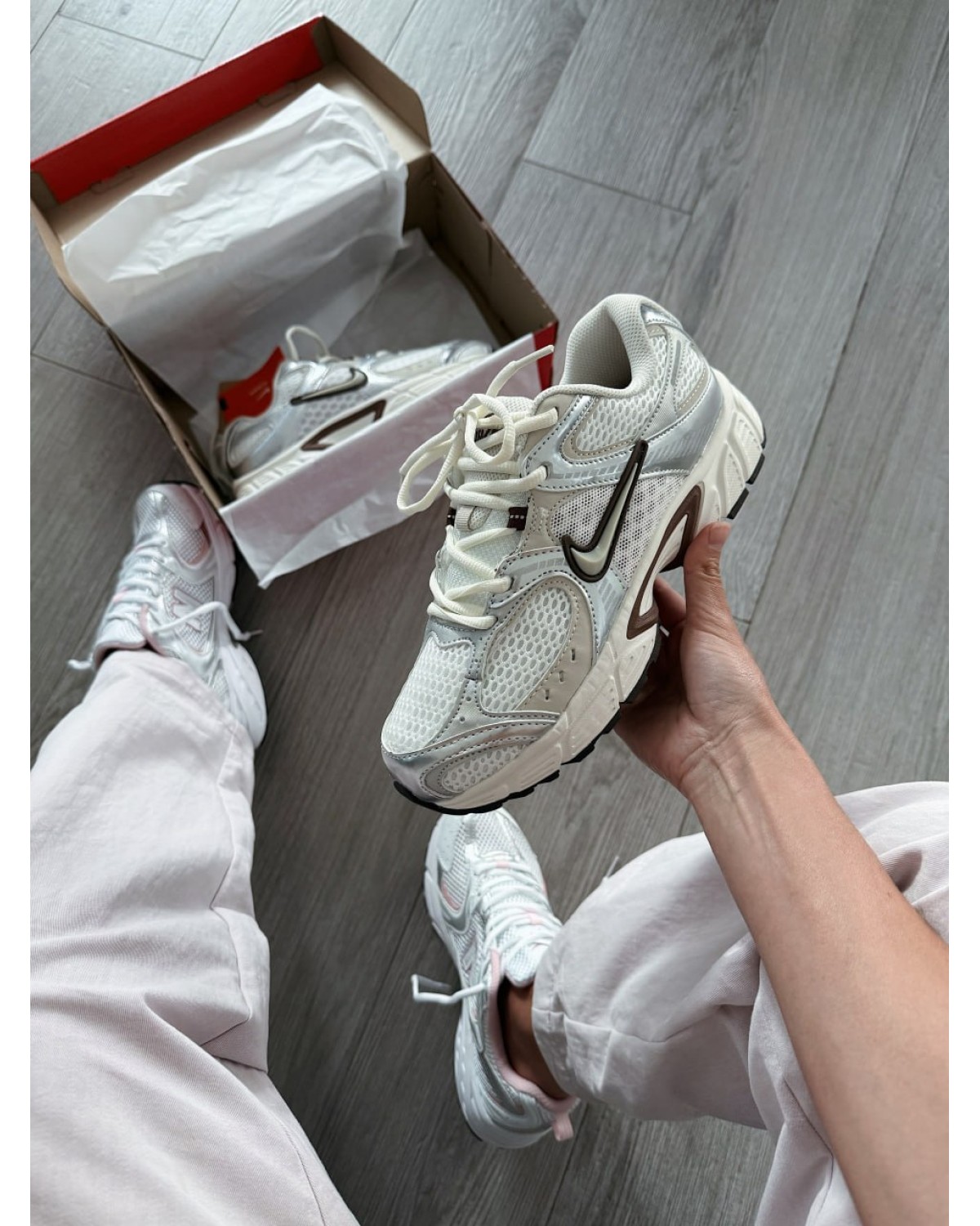 Nike V5 RNR "Sail/Light Orewood Brown 