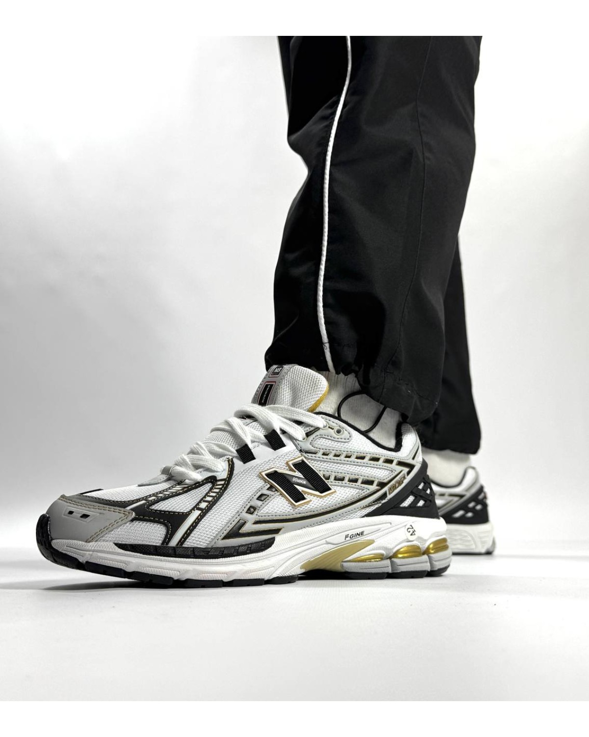 New Balance 1906R Metallic Silver Gold