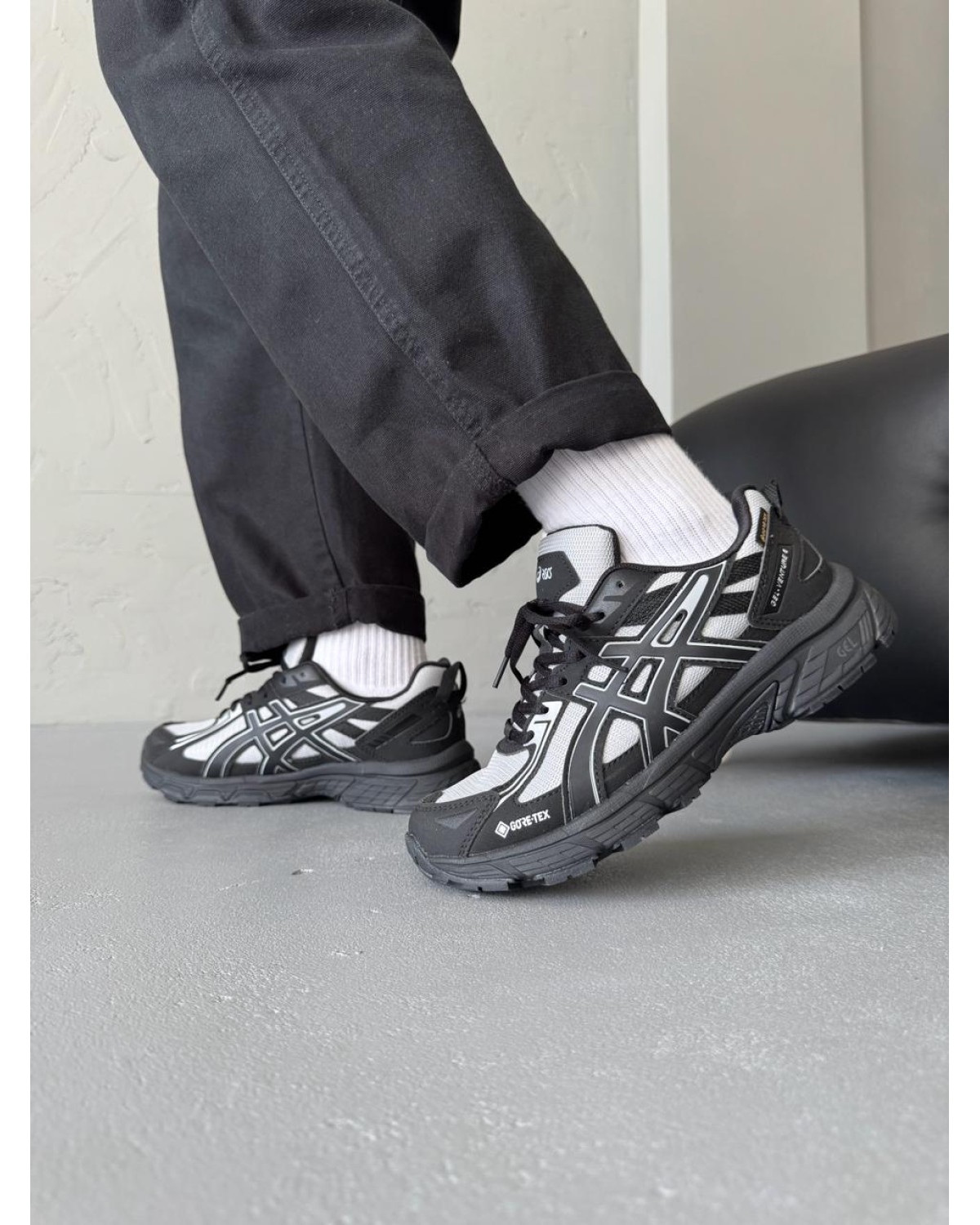 Asics Gel-Venture 6 Black/White Gore-Tex
